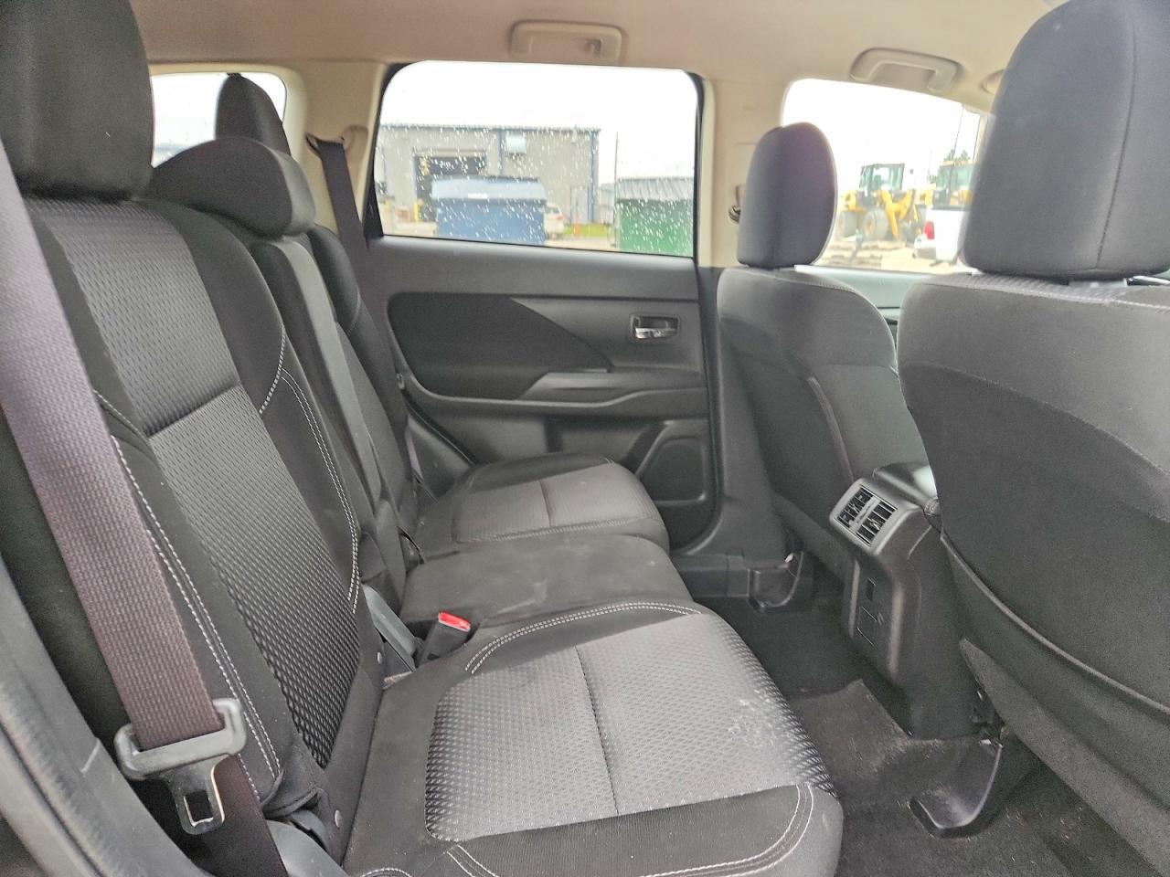 2020 Mitsubishi Outlander Es Black vin: JA4AD2A32LZ004624