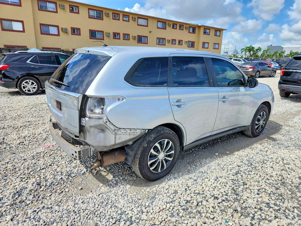 2014 Mitsubishi Outlander Es Silver vin: JA4AD2A34EZ006782