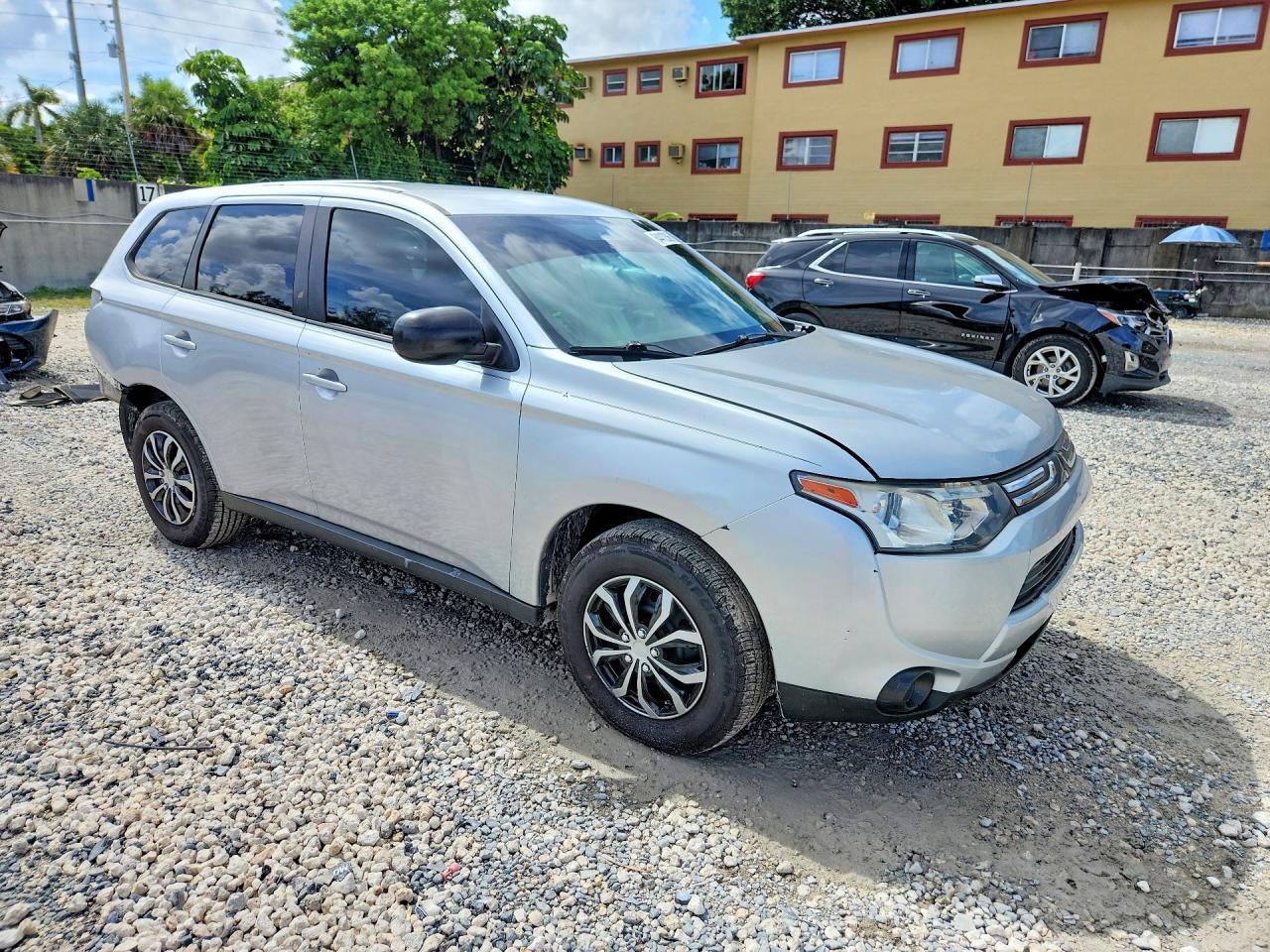 2014 Mitsubishi Outlander Es Silver vin: JA4AD2A34EZ006782
