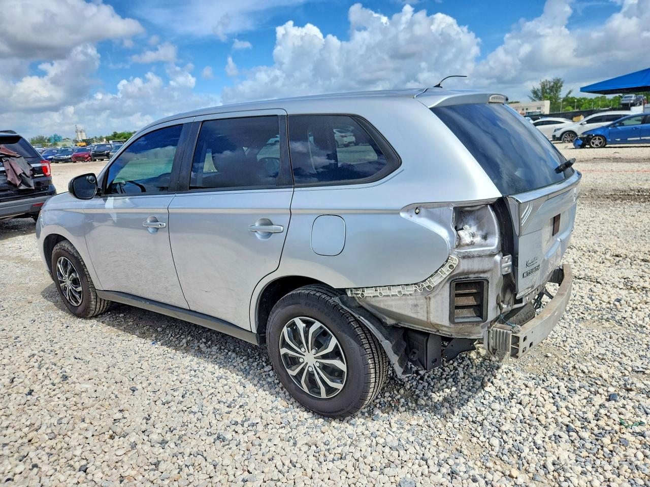 2014 Mitsubishi Outlander Es Silver vin: JA4AD2A34EZ006782