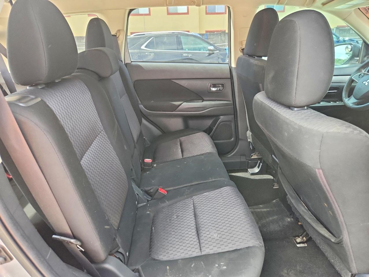 2014 Mitsubishi Outlander Es Silver vin: JA4AD2A34EZ006782