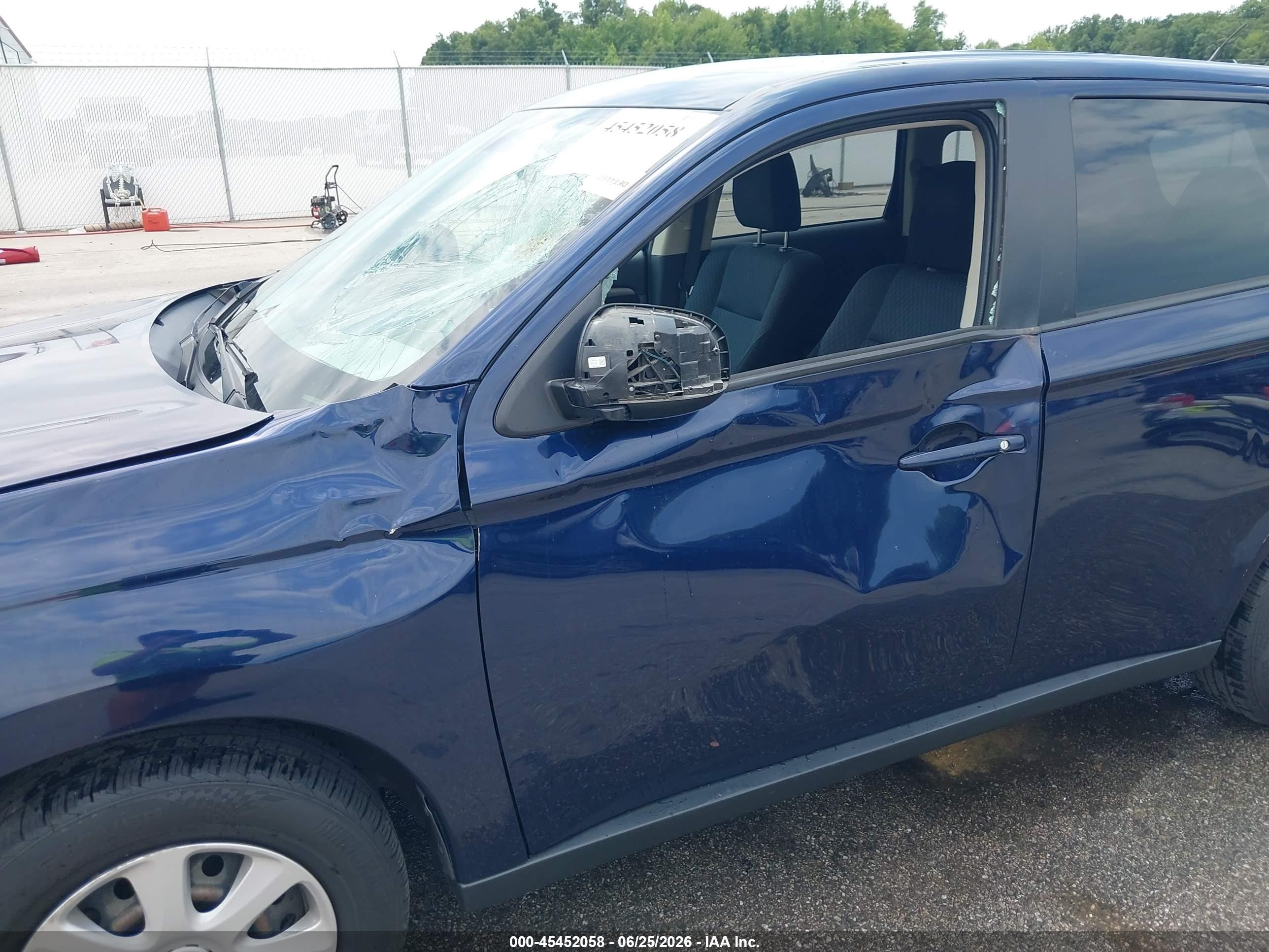 2014 Mitsubishi Outlander Es Blue vin: JA4AD2A34EZ017118