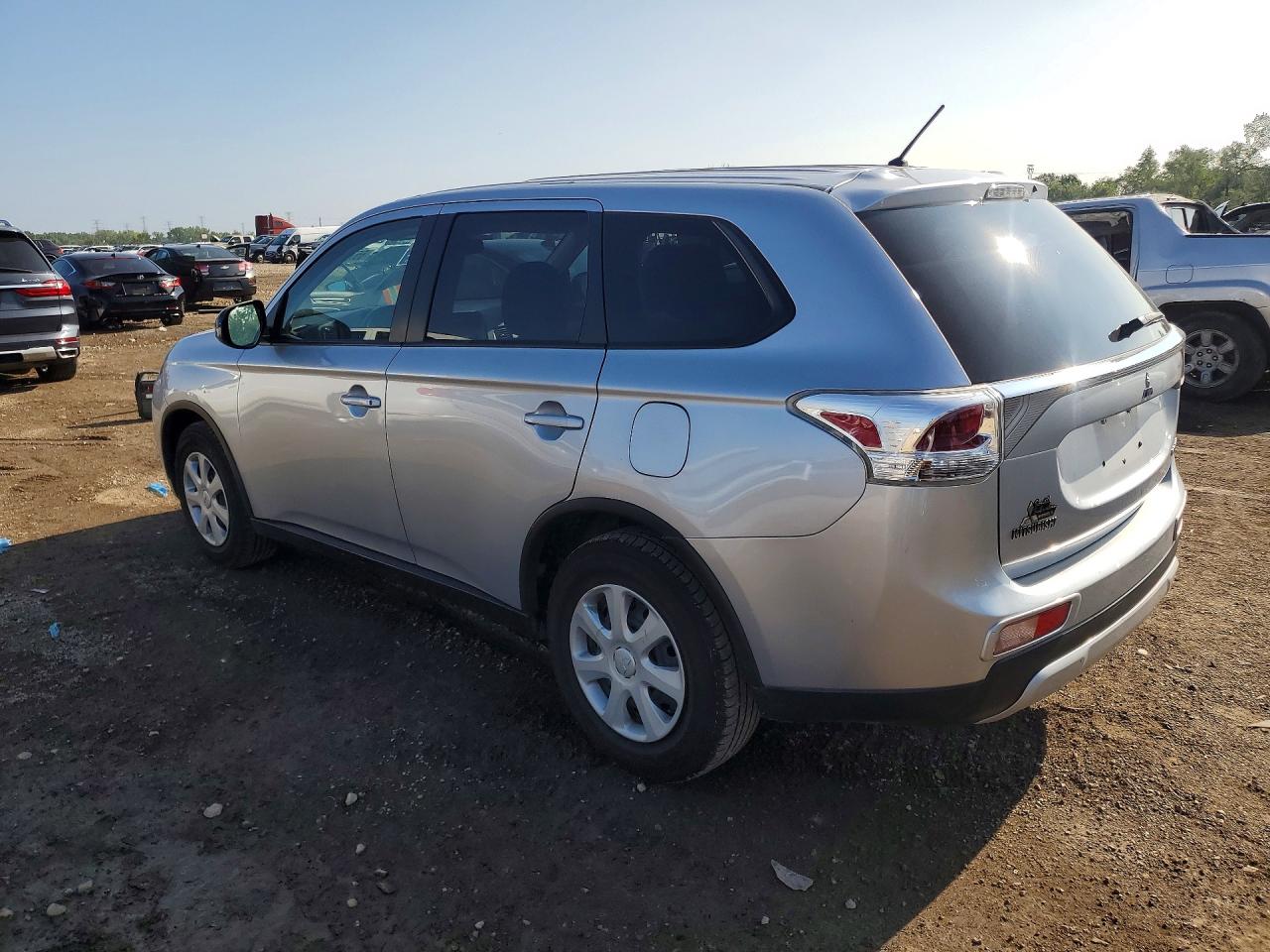 2015 Mitsubishi Outlander Es Silver vin: JA4AD2A34FZ006279
