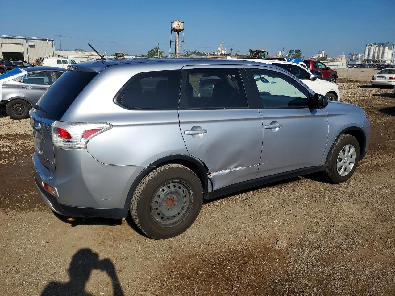 2015 Mitsubishi Outlander Es Silver vin: JA4AD2A34FZ006279