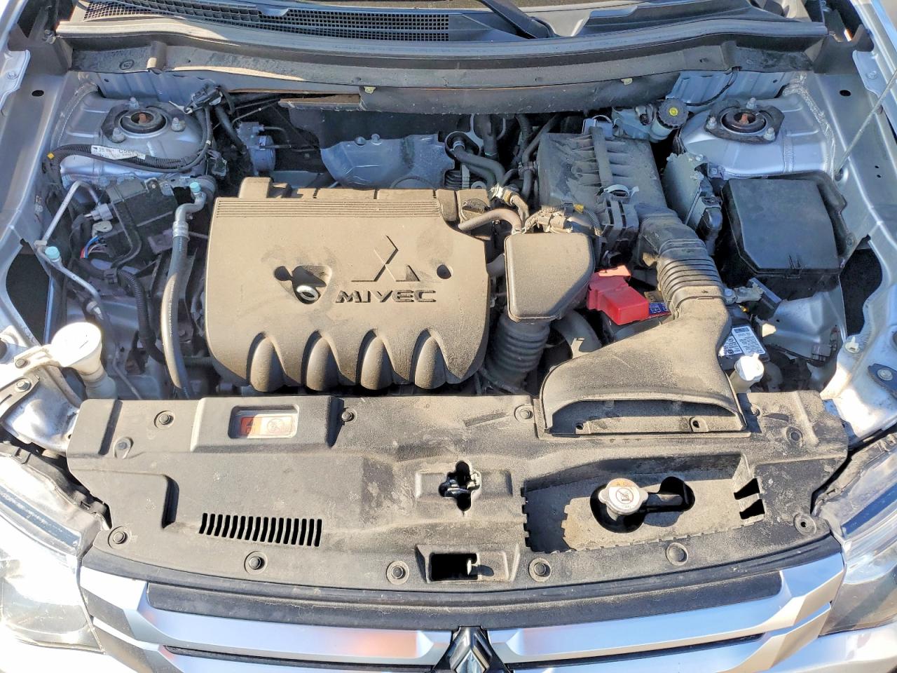 2015 Mitsubishi Outlander Es Silver vin: JA4AD2A34FZ006279
