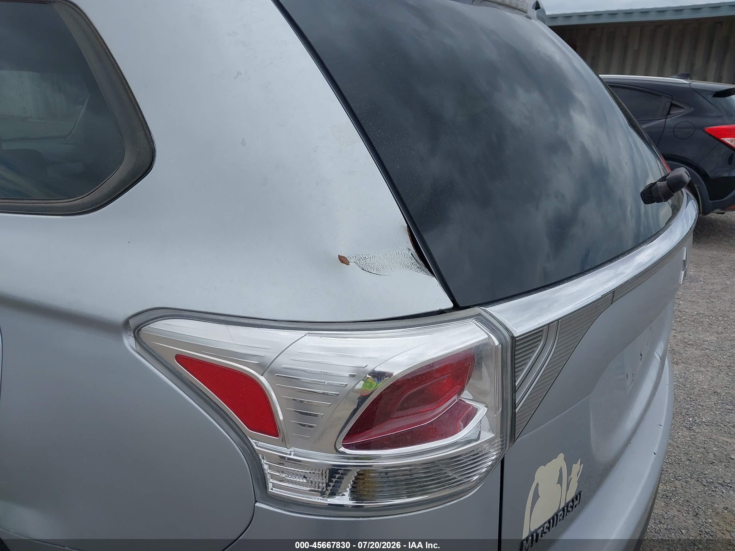 2014 Mitsubishi Outlander Es Silver vin: JA4AD2A35EZ001994