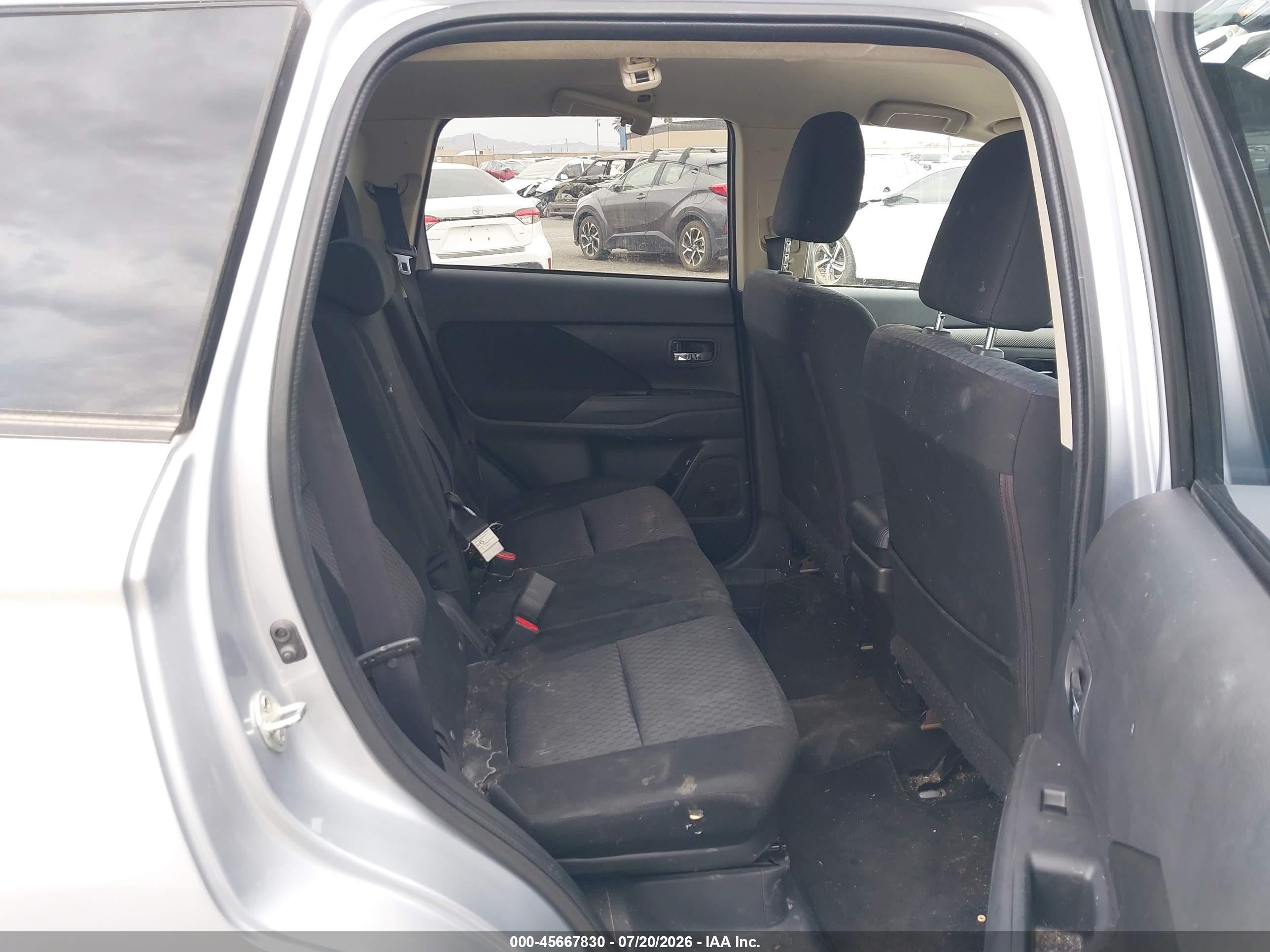 2014 Mitsubishi Outlander Es Silver vin: JA4AD2A35EZ001994