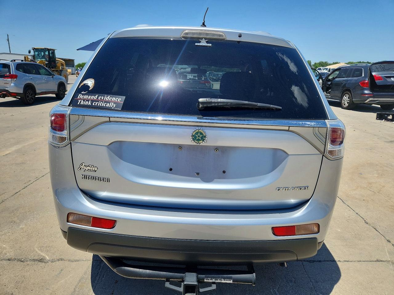 2014 Mitsubishi Outlander Es Silver vin: JA4AD2A36EZ008579