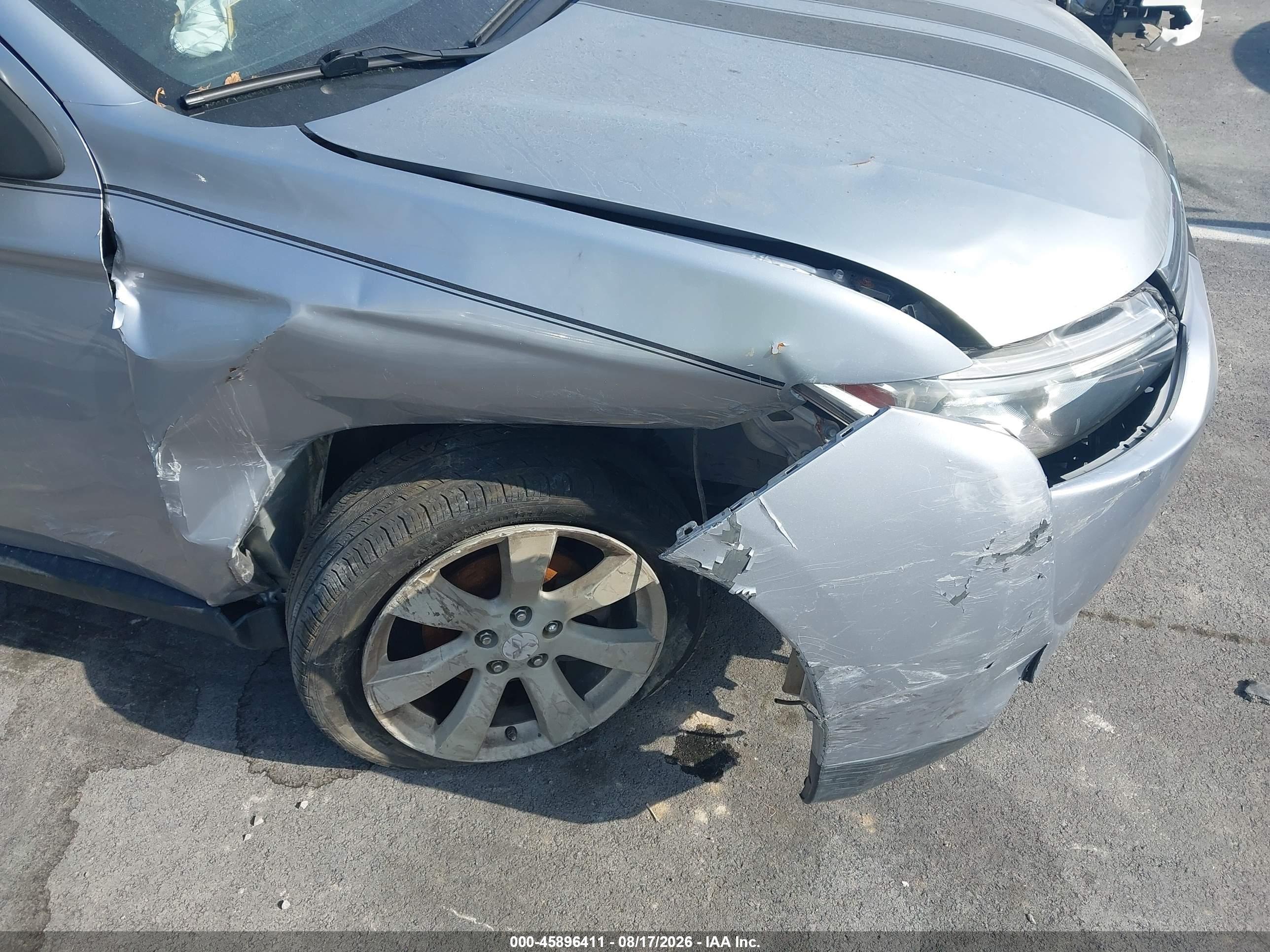 2014 Mitsubishi Outlander Es Silver vin: JA4AD2A36EZ013300