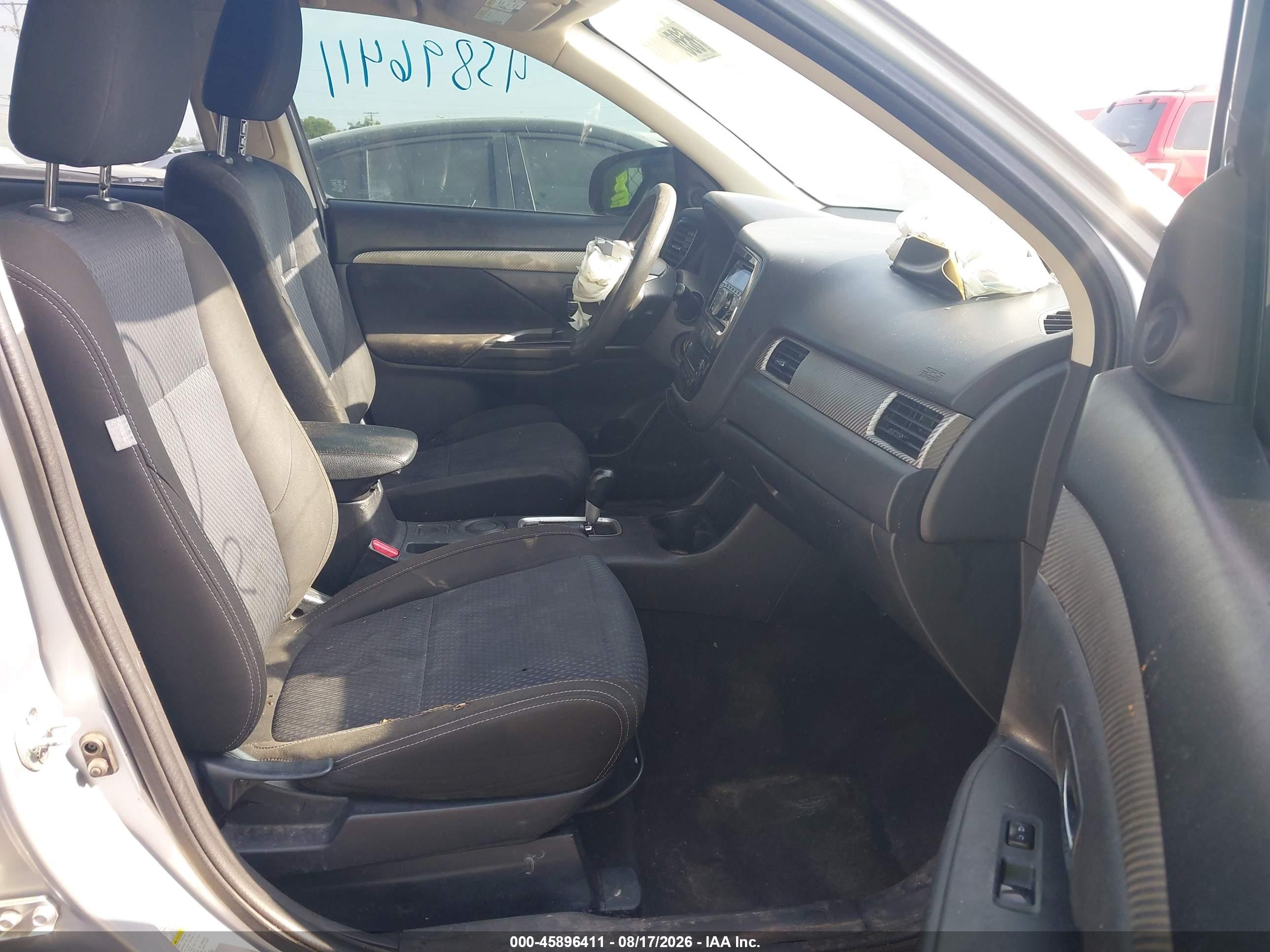 2014 Mitsubishi Outlander Es Silver vin: JA4AD2A36EZ013300