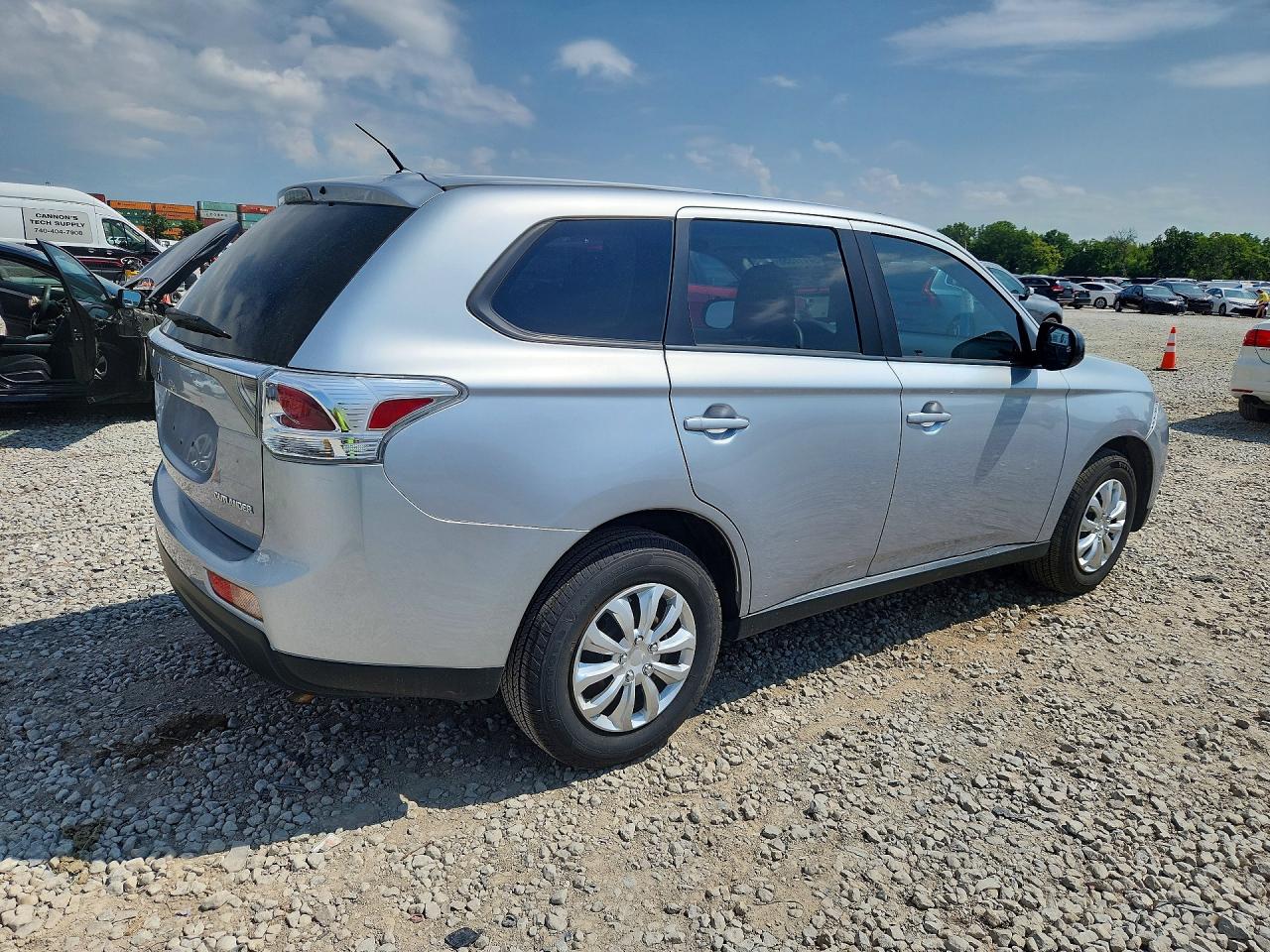 2014 Mitsubishi Outlander Es Silver vin: JA4AD2A37EZ001060