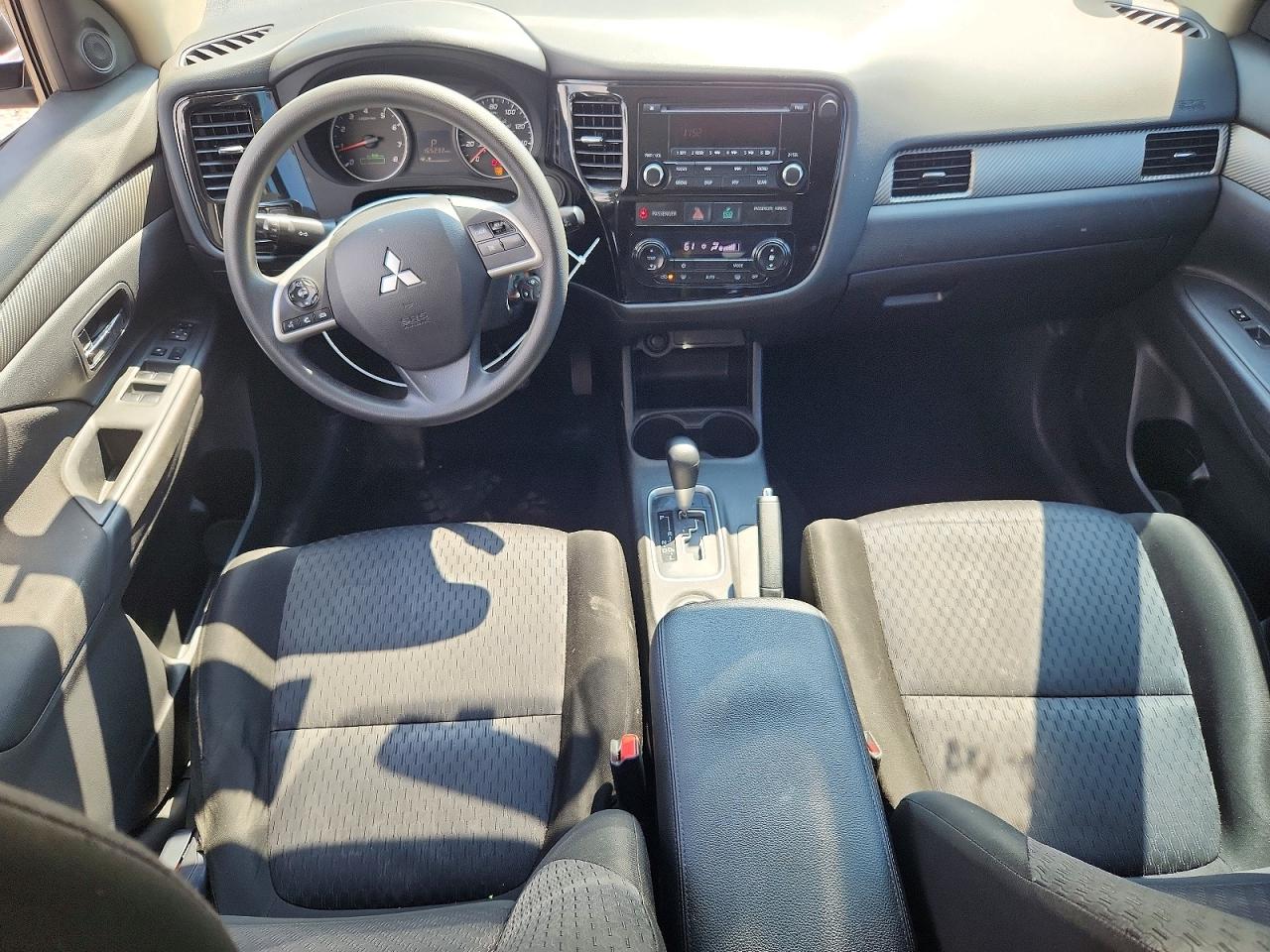 2014 Mitsubishi Outlander Es Silver vin: JA4AD2A37EZ001060