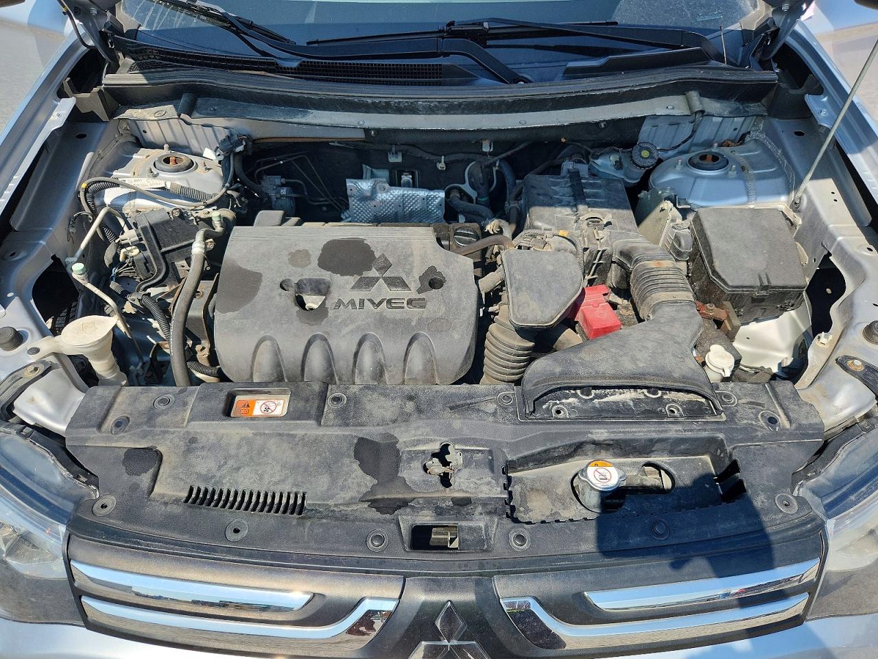 2014 Mitsubishi Outlander Es Silver vin: JA4AD2A37EZ001060