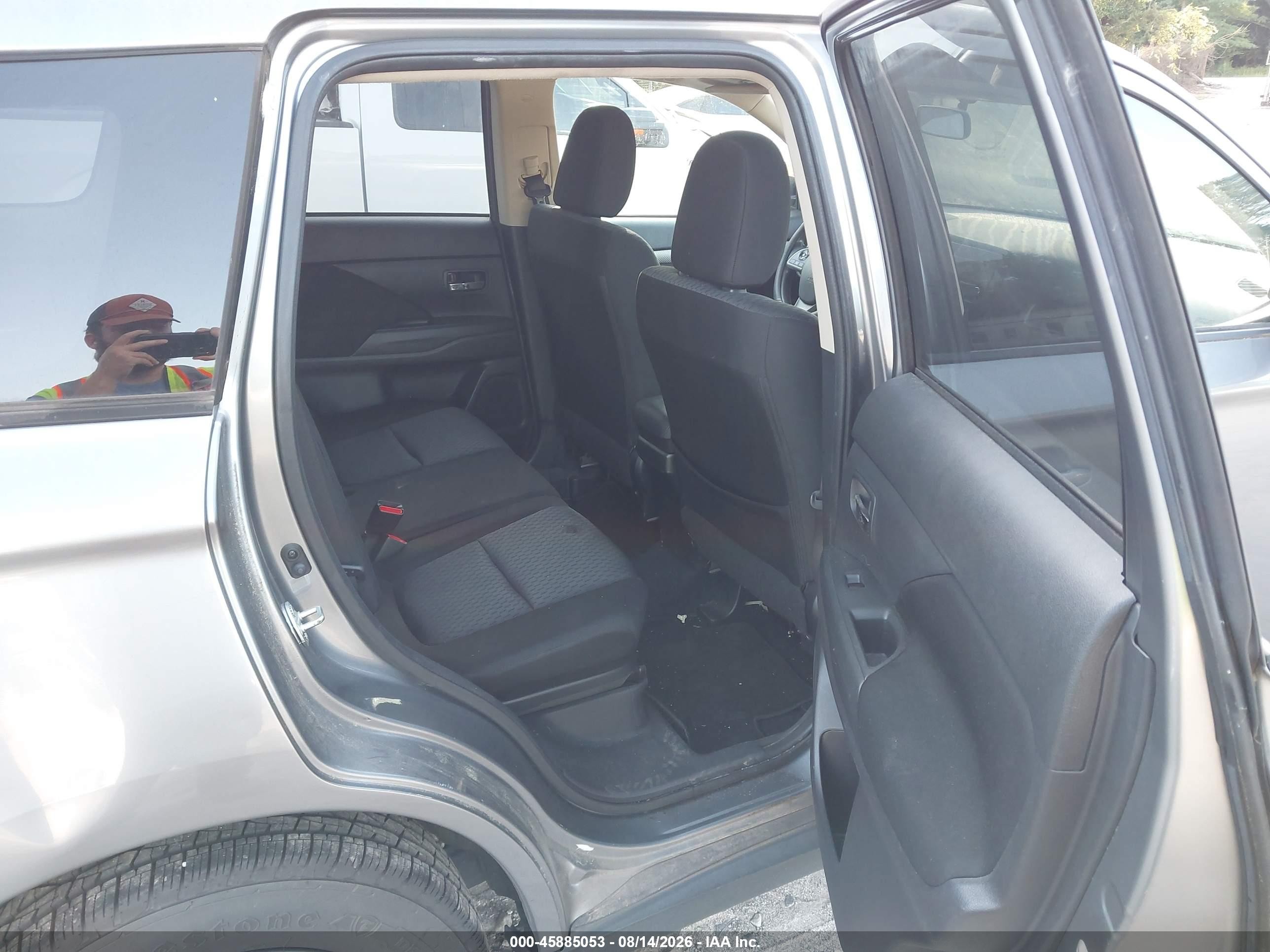 2014 Mitsubishi Outlander Es Gray vin: JA4AD2A37EZ002760
