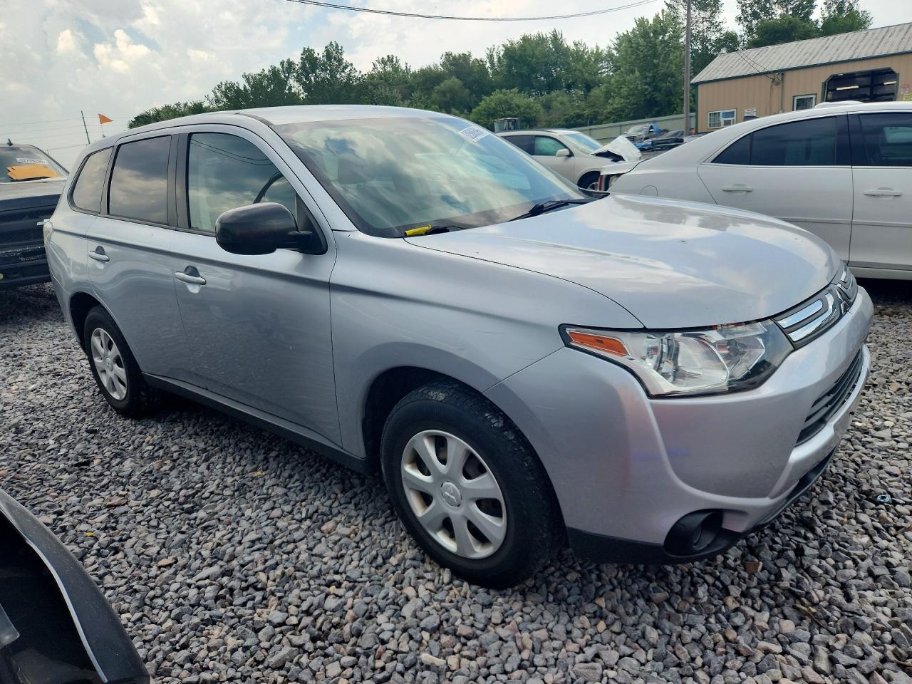 2014 Mitsubishi Outlander Es Серебряный vin: JA4AD2A37EZ008204