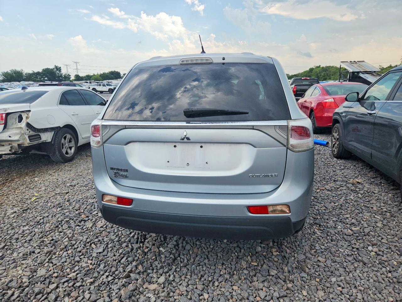 2014 Mitsubishi Outlander Es Серебряный vin: JA4AD2A37EZ008204