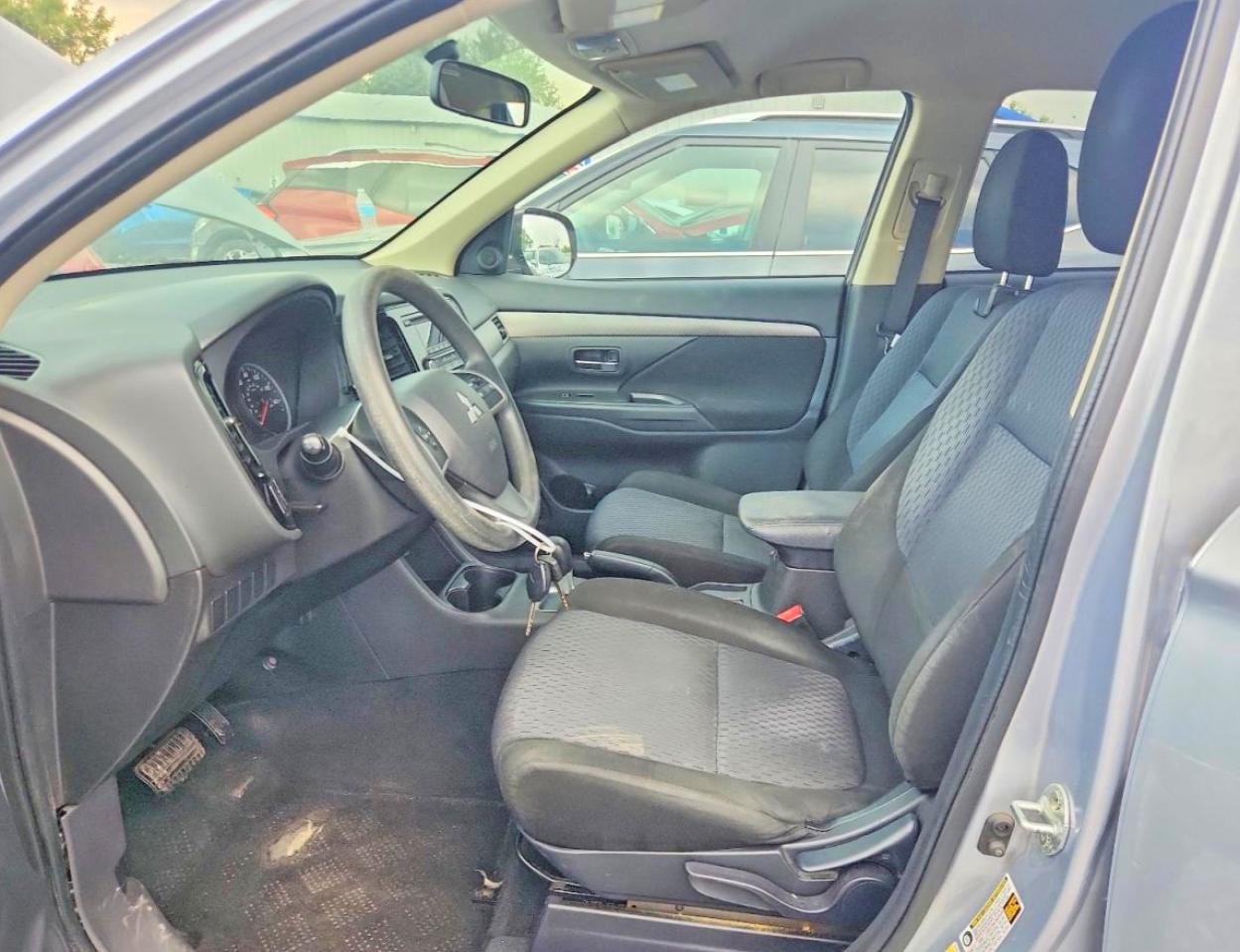 2014 Mitsubishi Outlander Es Серебряный vin: JA4AD2A37EZ008204