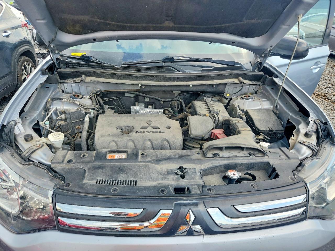 2014 Mitsubishi Outlander Es Серебряный vin: JA4AD2A37EZ008204