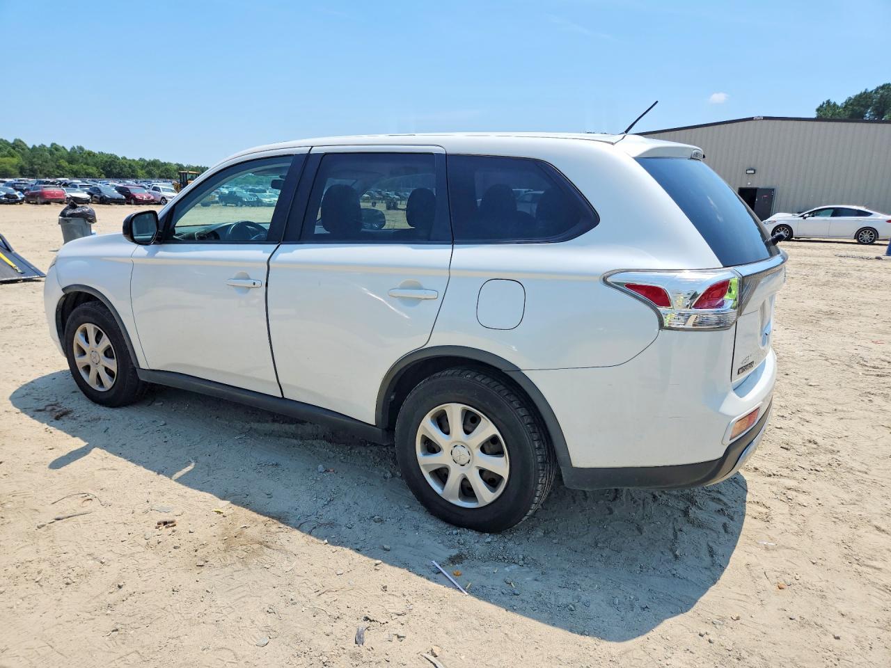 2015 Mitsubishi Outlander Es White vin: JA4AD2A37FZ004168
