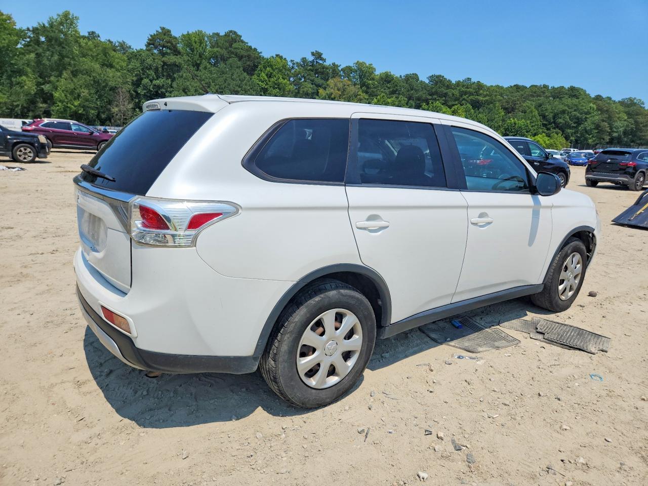 2015 Mitsubishi Outlander Es White vin: JA4AD2A37FZ004168
