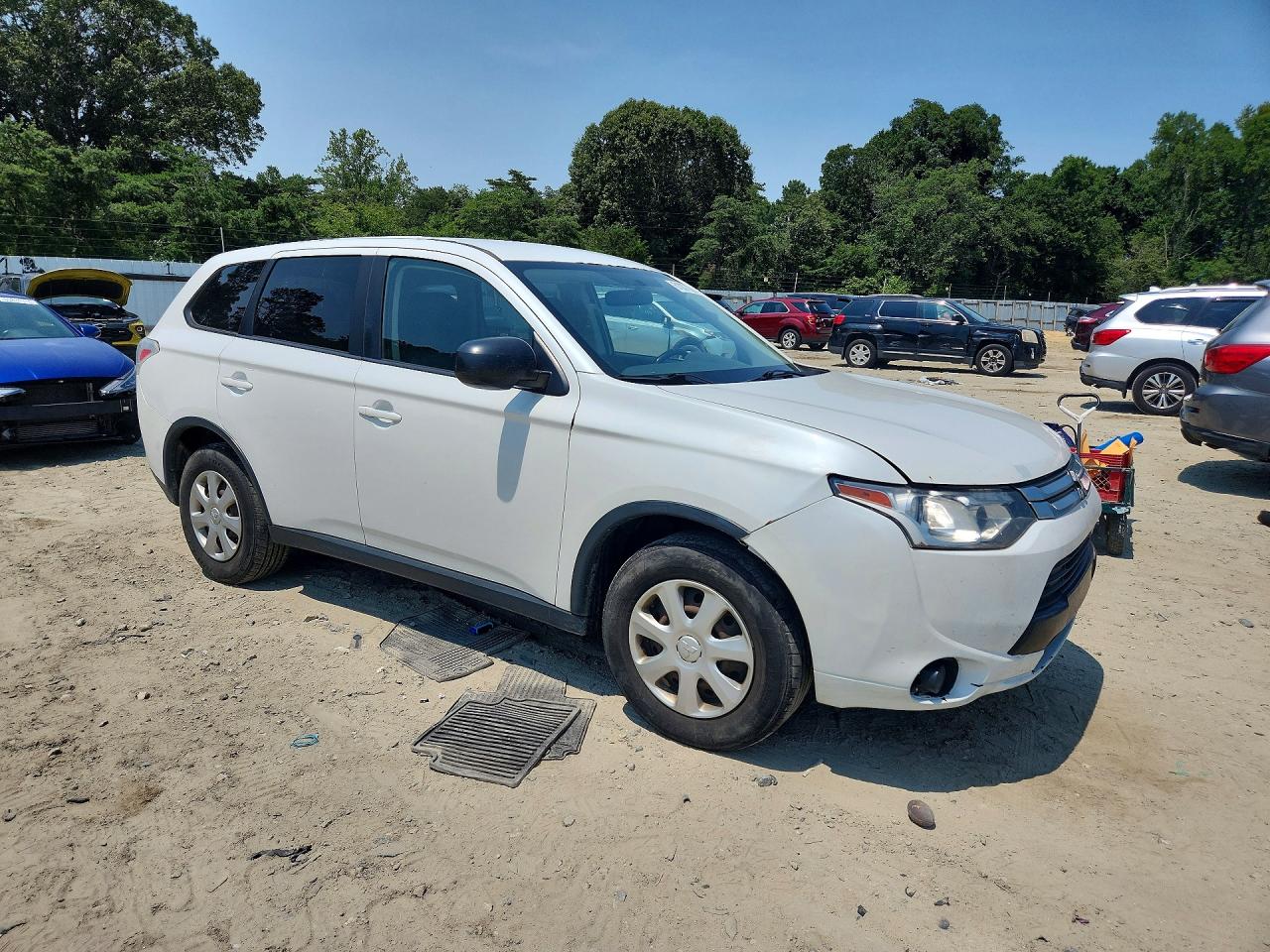 2015 Mitsubishi Outlander Es White vin: JA4AD2A37FZ004168