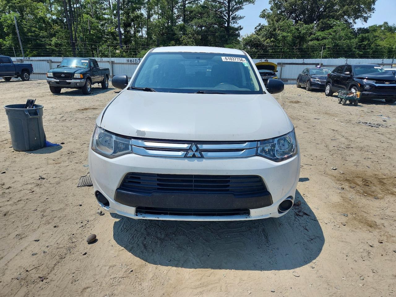 2015 Mitsubishi Outlander Es White vin: JA4AD2A37FZ004168