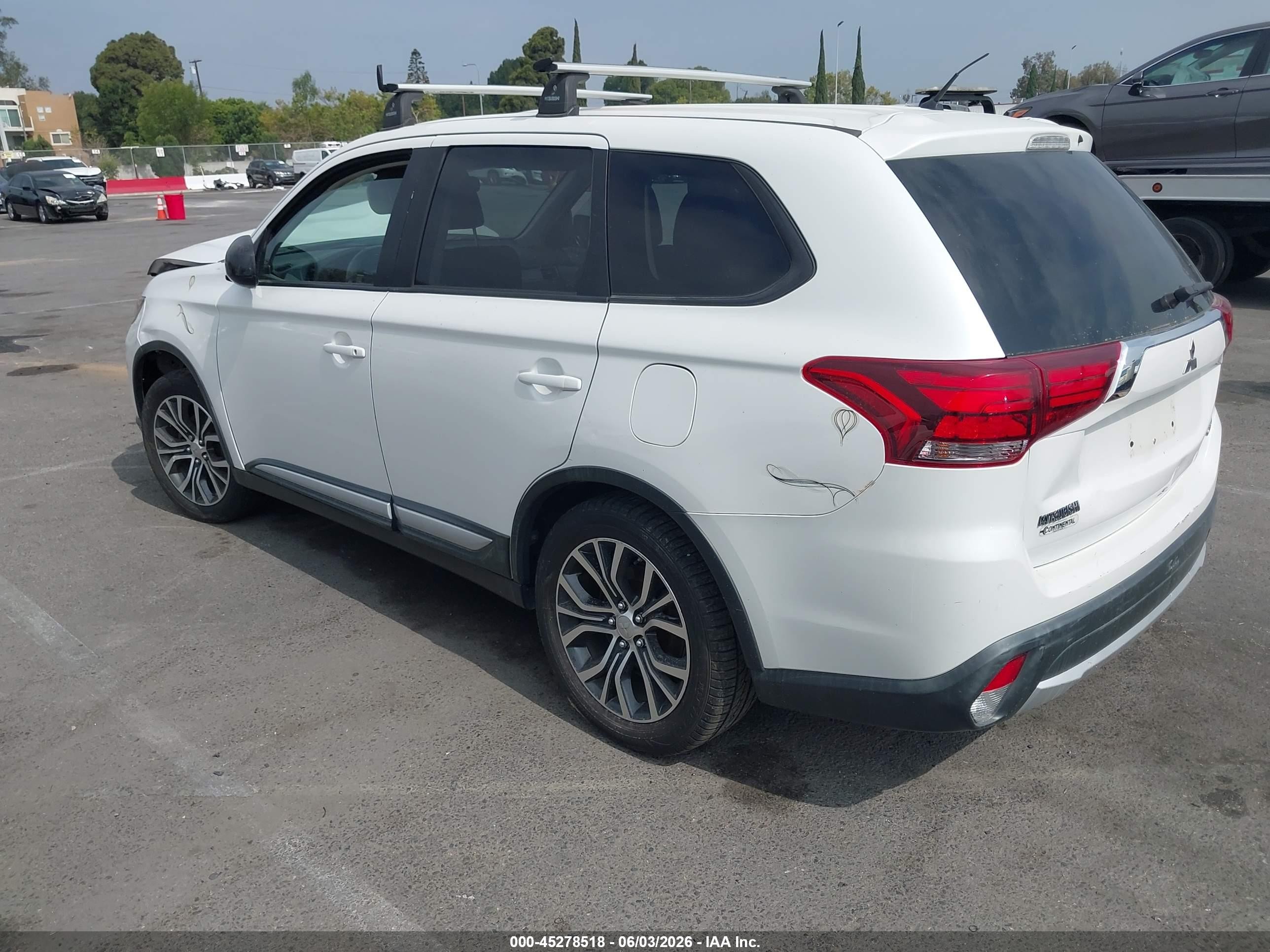 2016 Mitsubishi Outlander Es White vin: JA4AD2A37GZ000347