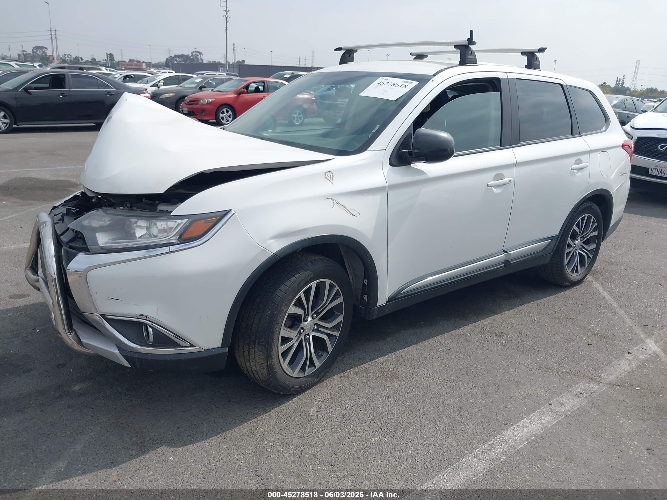 2016 Mitsubishi Outlander Es White vin: JA4AD2A37GZ000347
