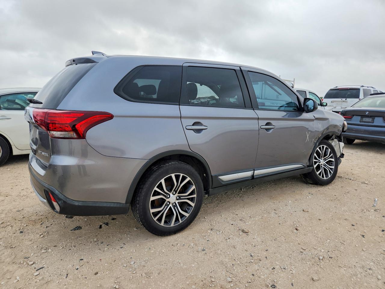 2018 Mitsubishi Outlander Es Серый vin: JA4AD2A37JJ002668