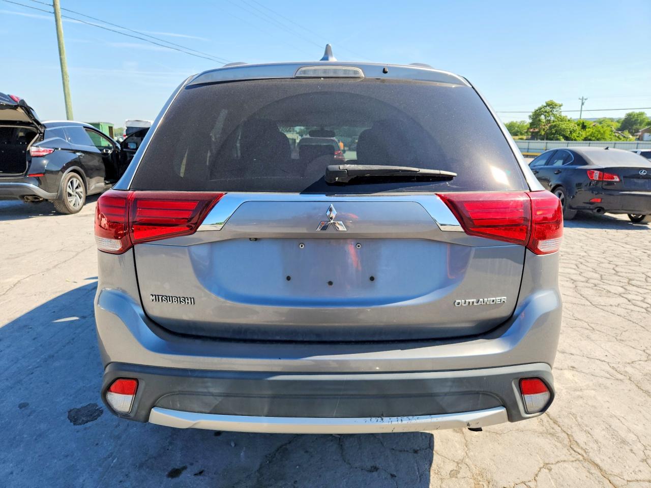 2018 Mitsubishi Outlander Es Gray vin: JA4AD2A37JZ052763