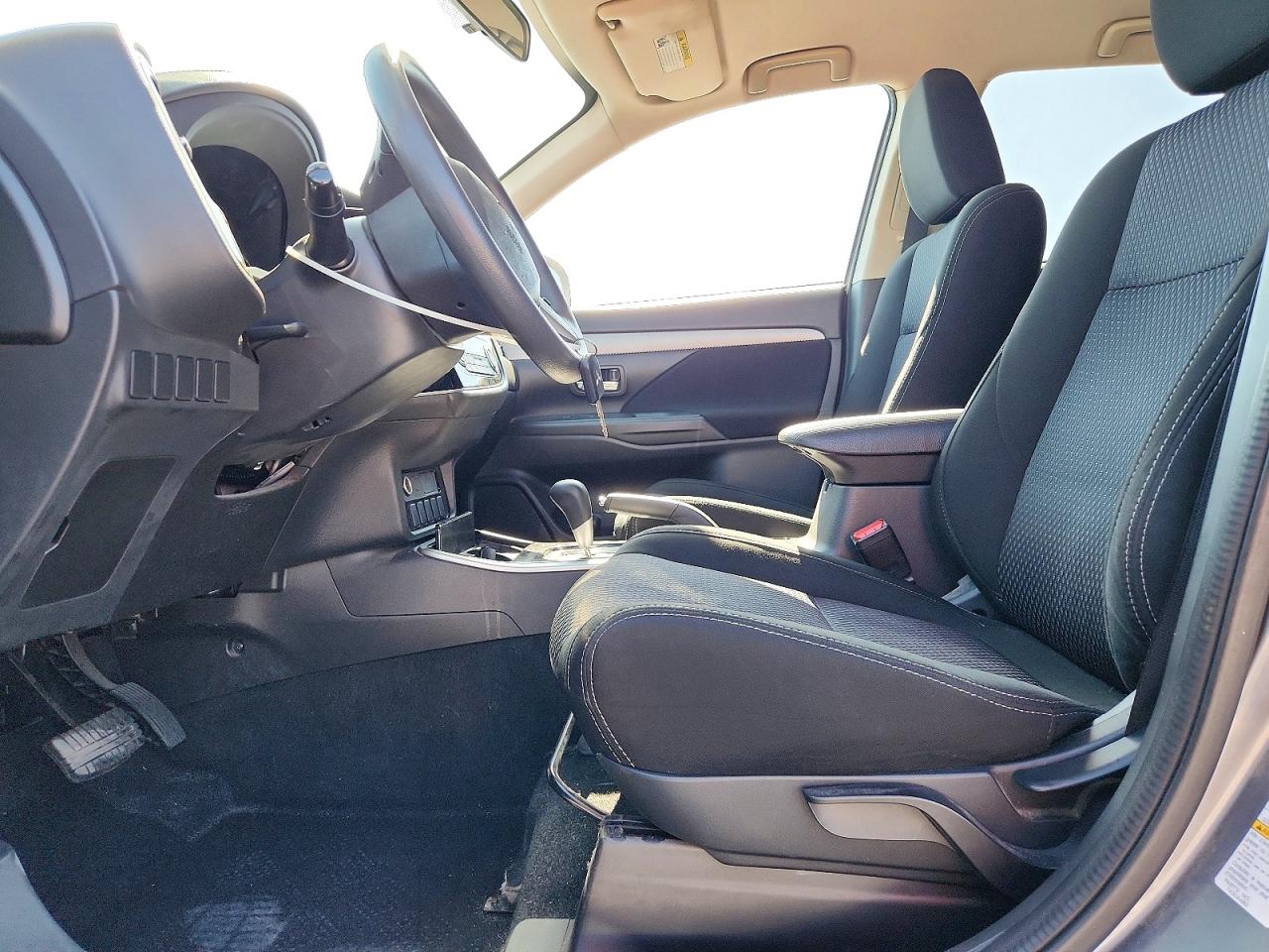 2018 Mitsubishi Outlander Es Gray vin: JA4AD2A37JZ052763