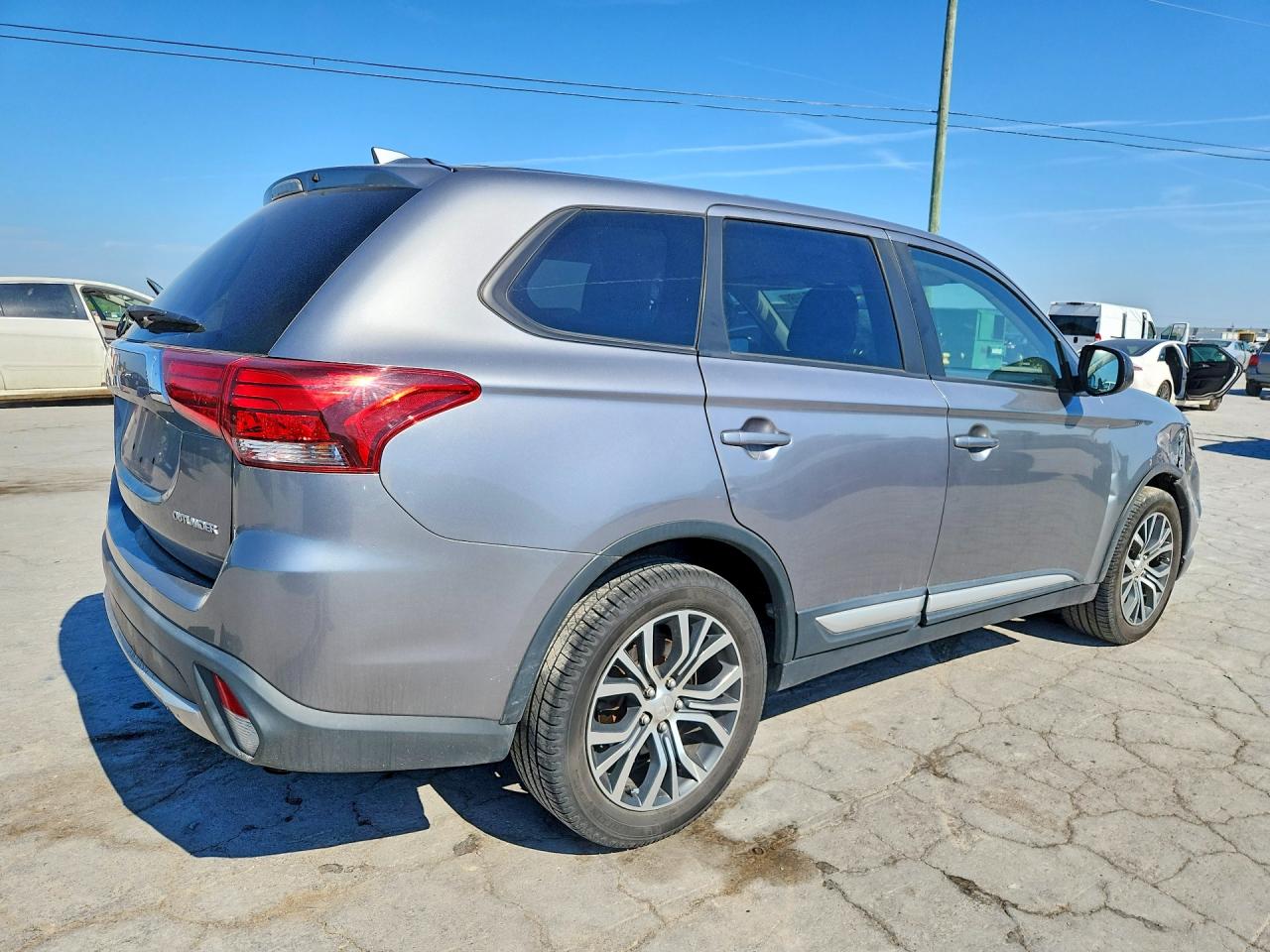 2018 Mitsubishi Outlander Es Gray vin: JA4AD2A37JZ052763