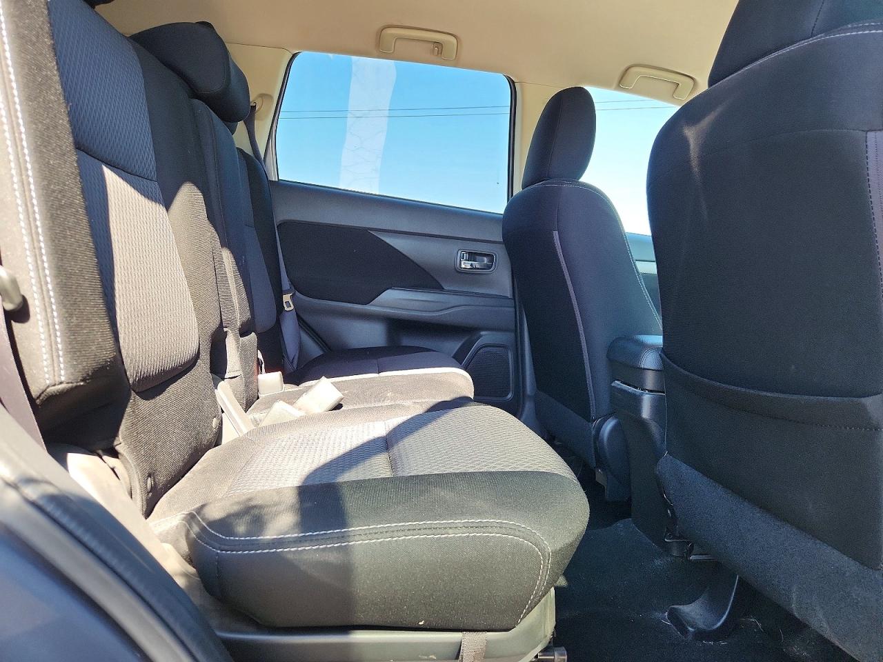 2018 Mitsubishi Outlander Es Gray vin: JA4AD2A37JZ052763