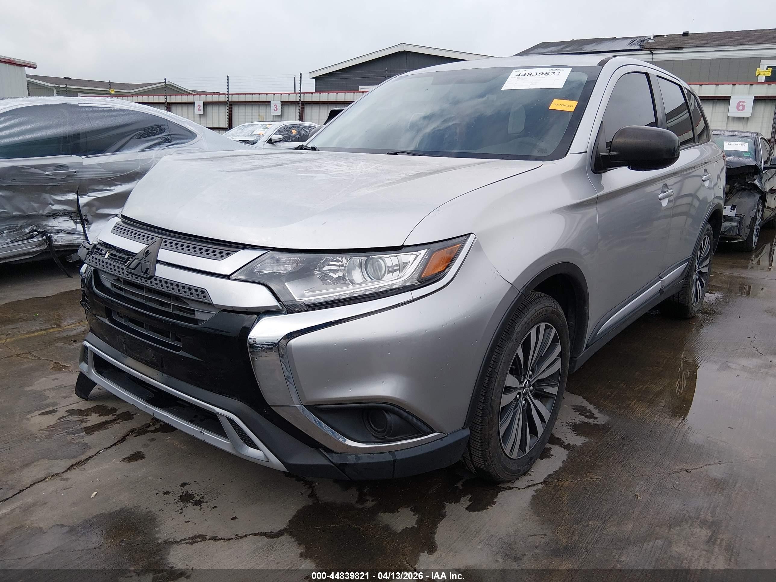 2020 Mitsubishi Outlander Es 2.4 Silver vin: JA4AD2A37LZ006871