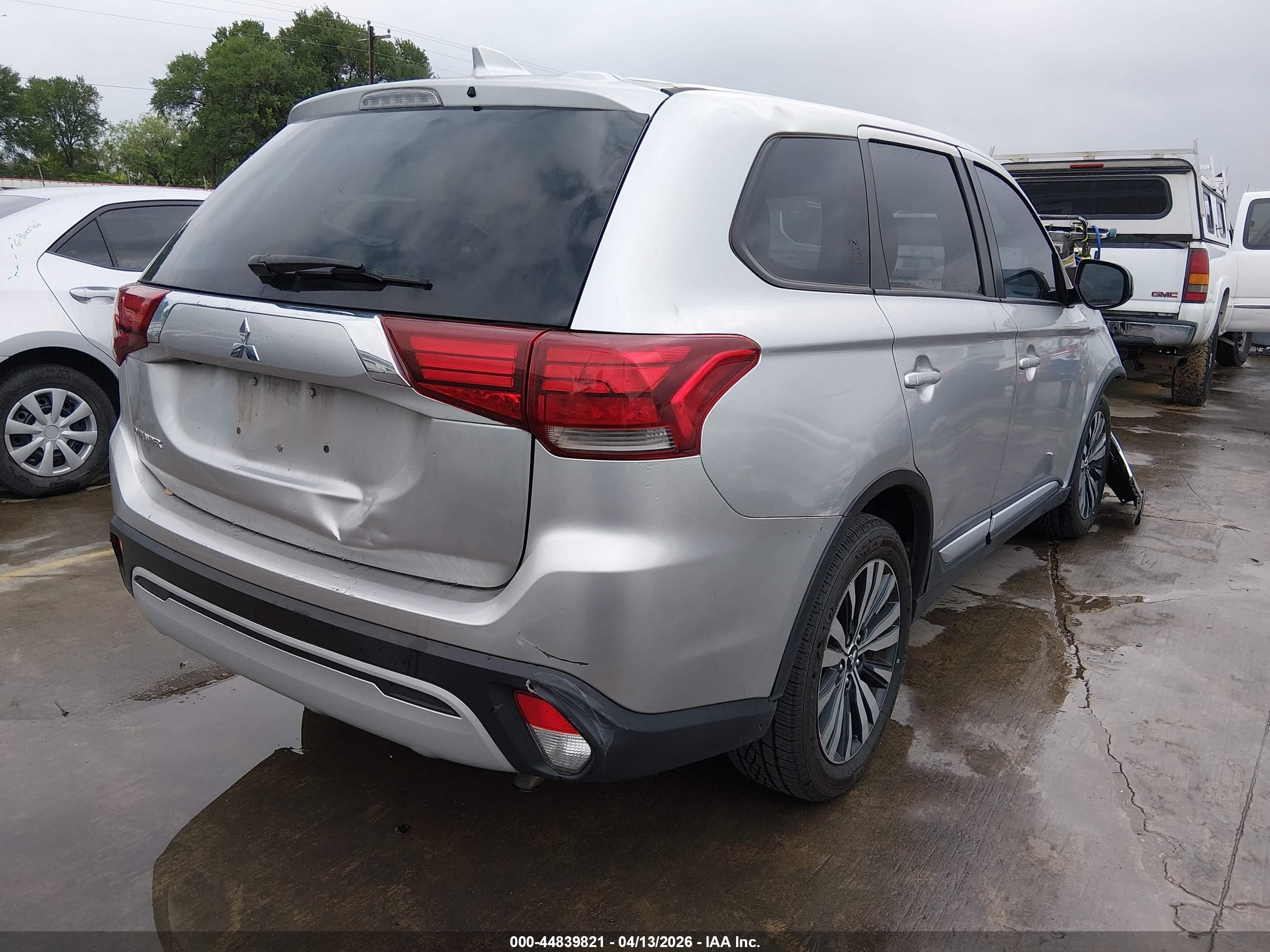 2020 Mitsubishi Outlander Es 2.4 Silver vin: JA4AD2A37LZ006871