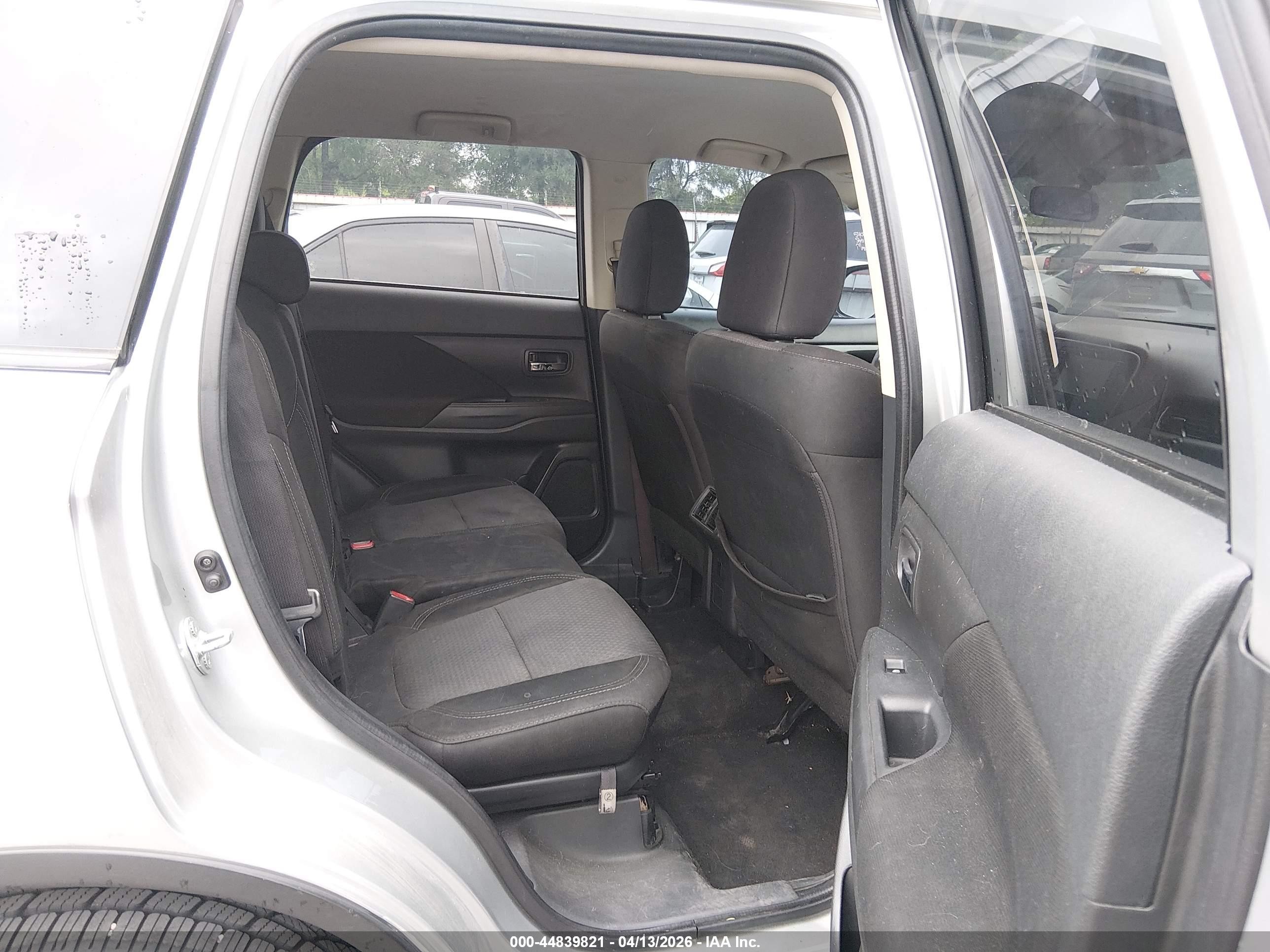 2020 Mitsubishi Outlander Es 2.4 Silver vin: JA4AD2A37LZ006871