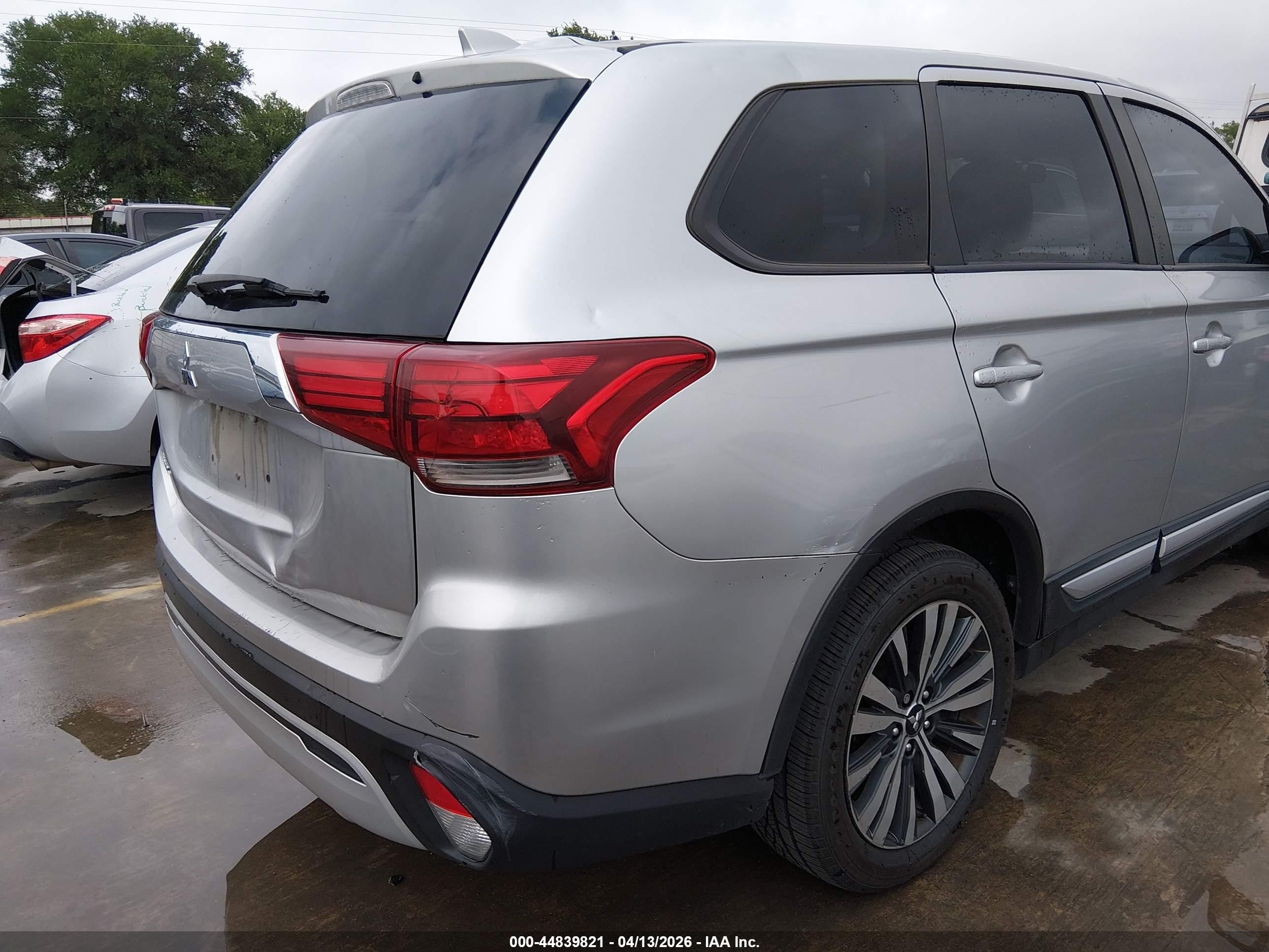 2020 Mitsubishi Outlander Es 2.4 Silver vin: JA4AD2A37LZ006871