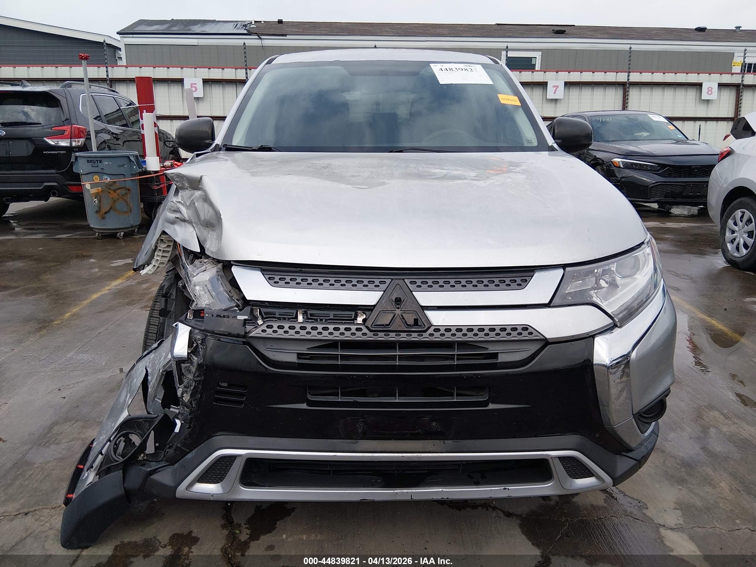 2020 Mitsubishi Outlander Es 2.4 Silver vin: JA4AD2A37LZ006871