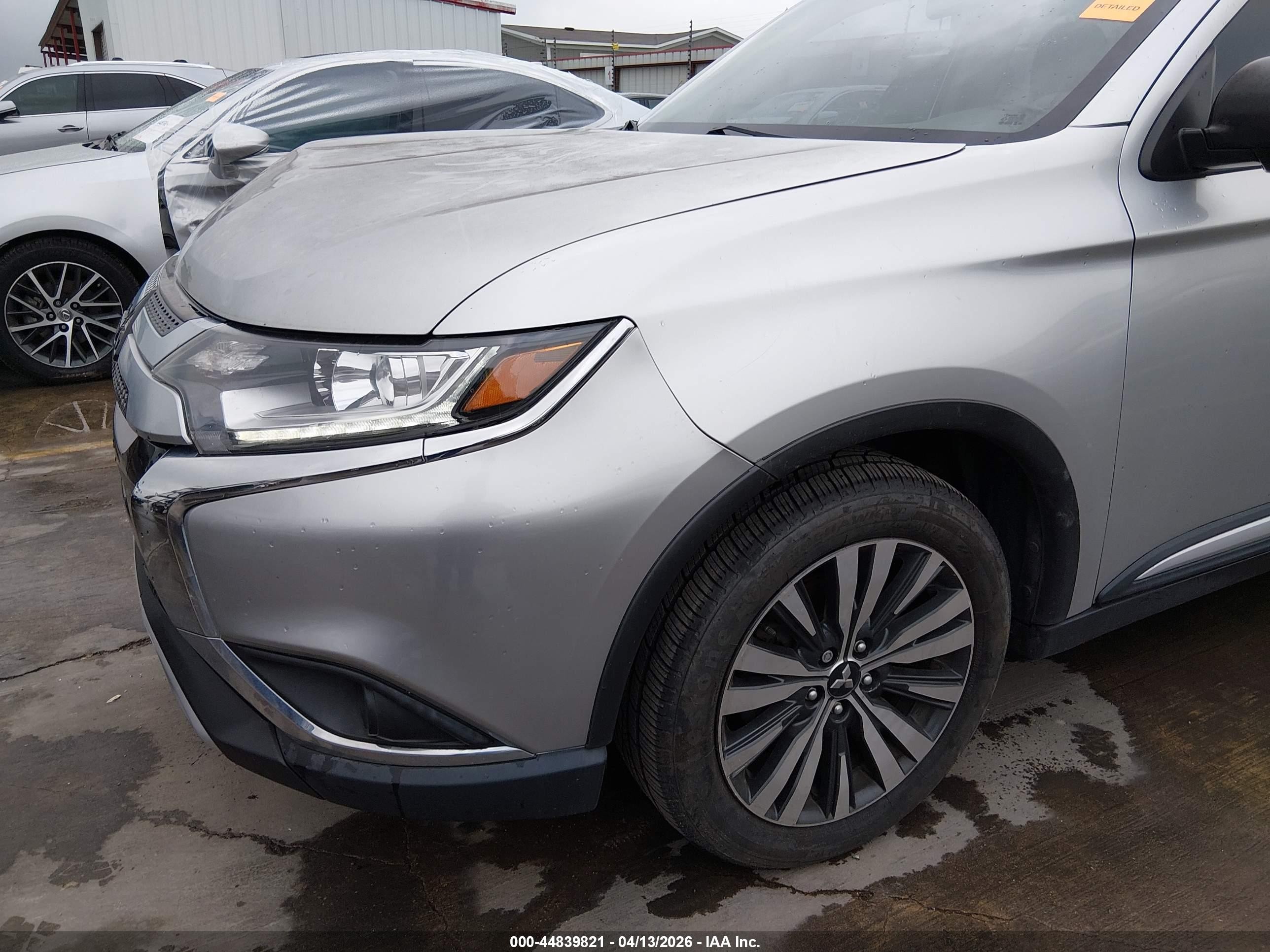 2020 Mitsubishi Outlander Es 2.4 Silver vin: JA4AD2A37LZ006871