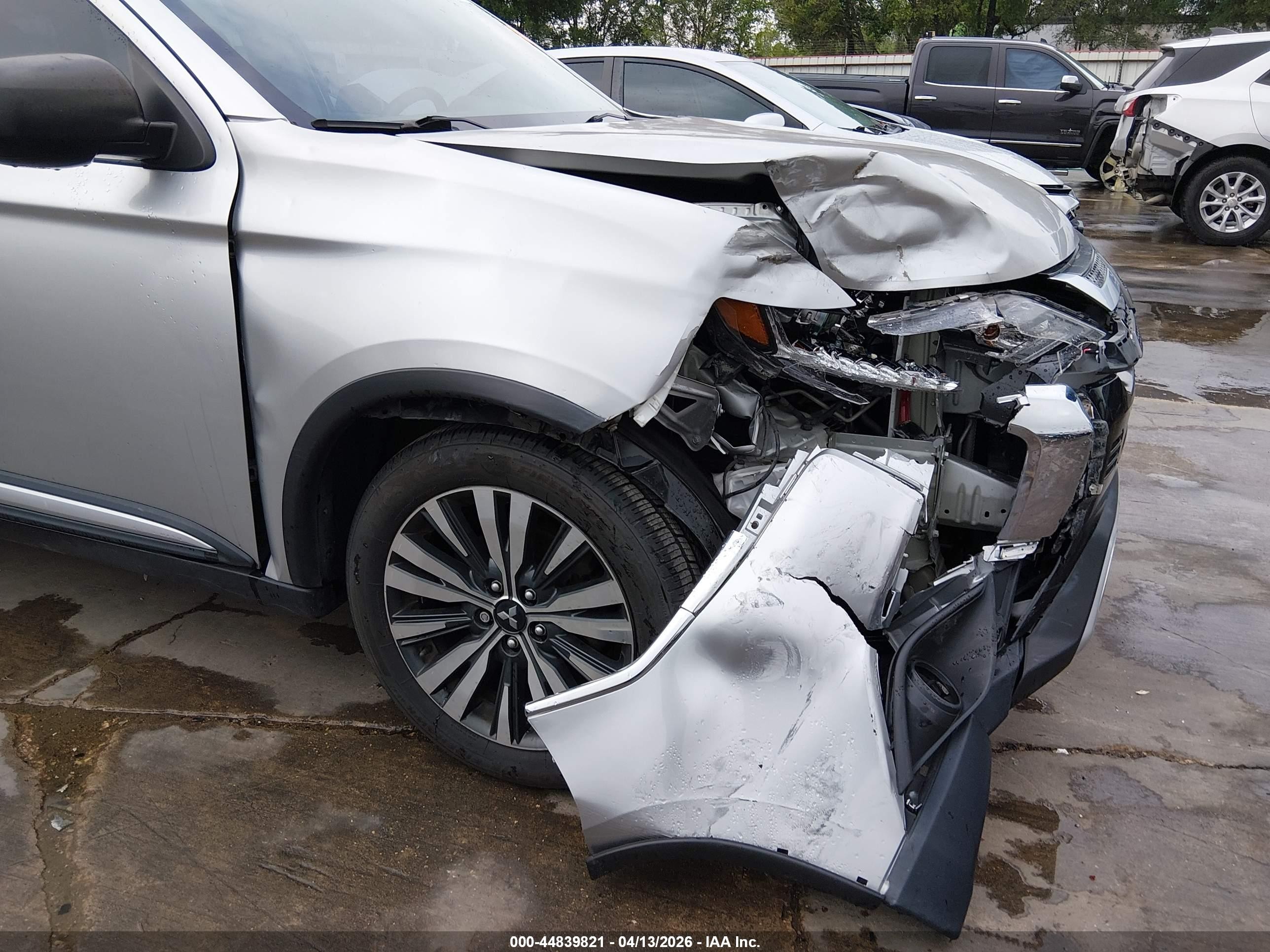 2020 Mitsubishi Outlander Es 2.4 Silver vin: JA4AD2A37LZ006871