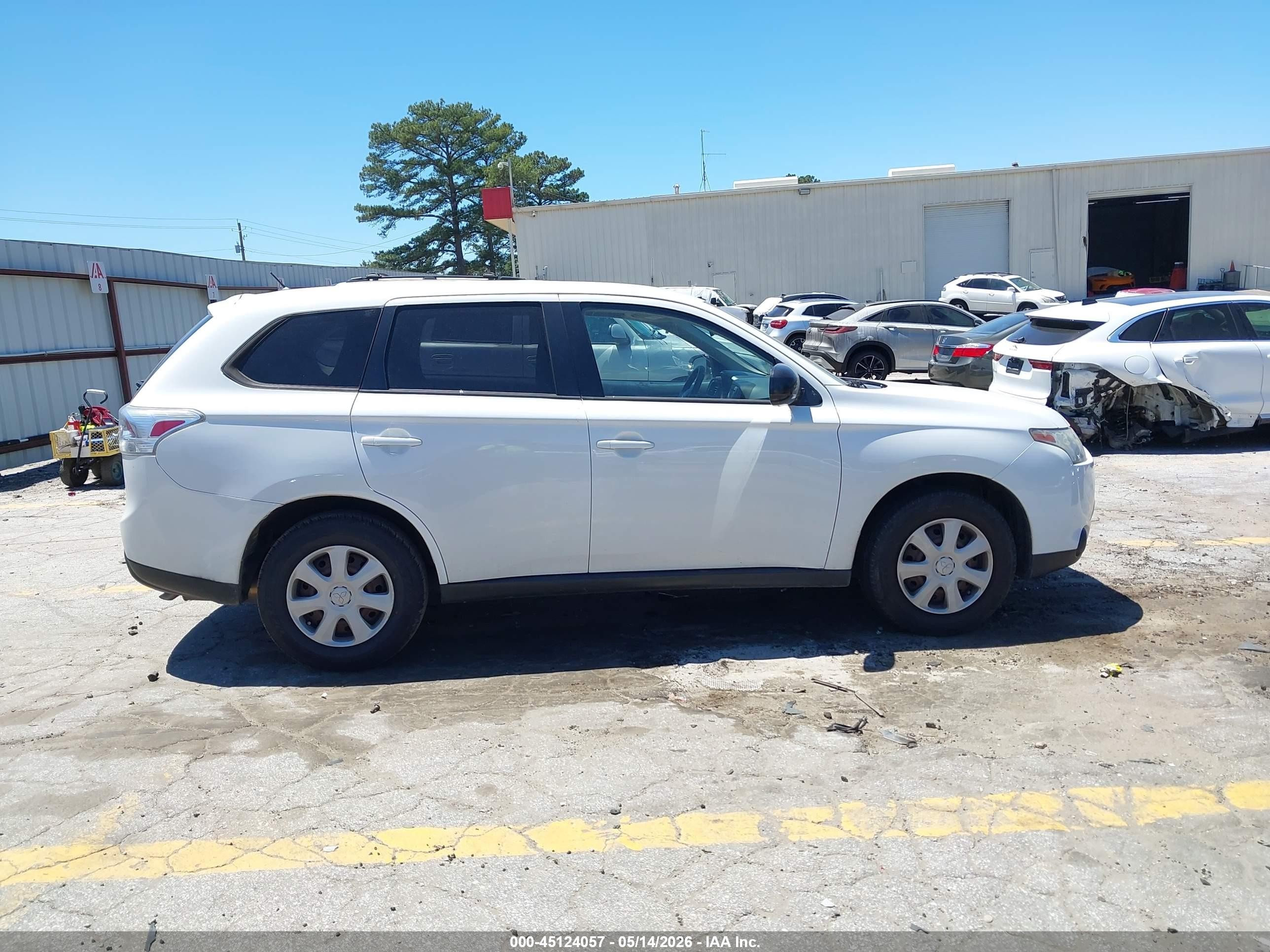 2014 Mitsubishi Outlander Es White vin: JA4AD2A38EZ007014