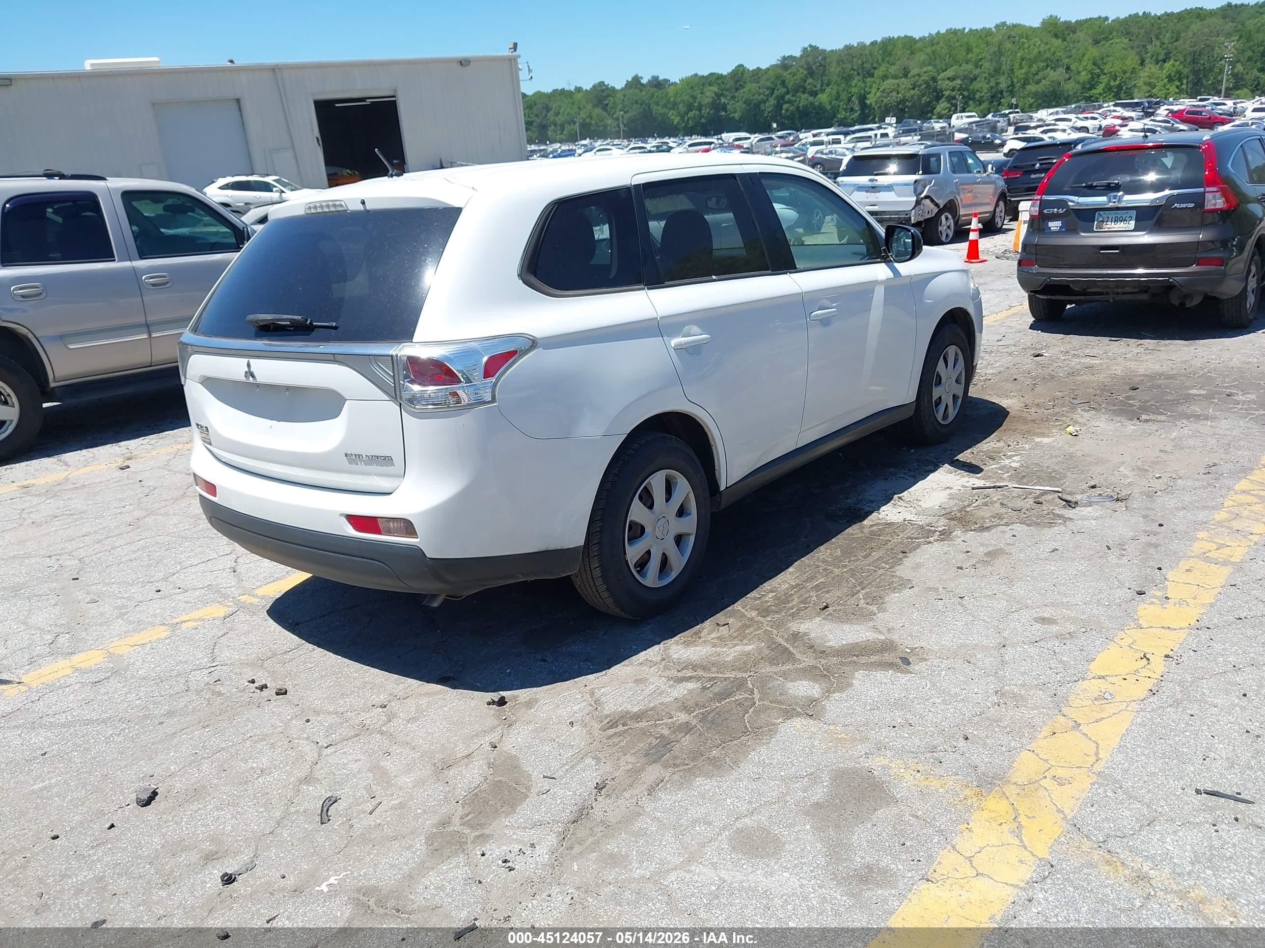 2014 Mitsubishi Outlander Es White vin: JA4AD2A38EZ007014