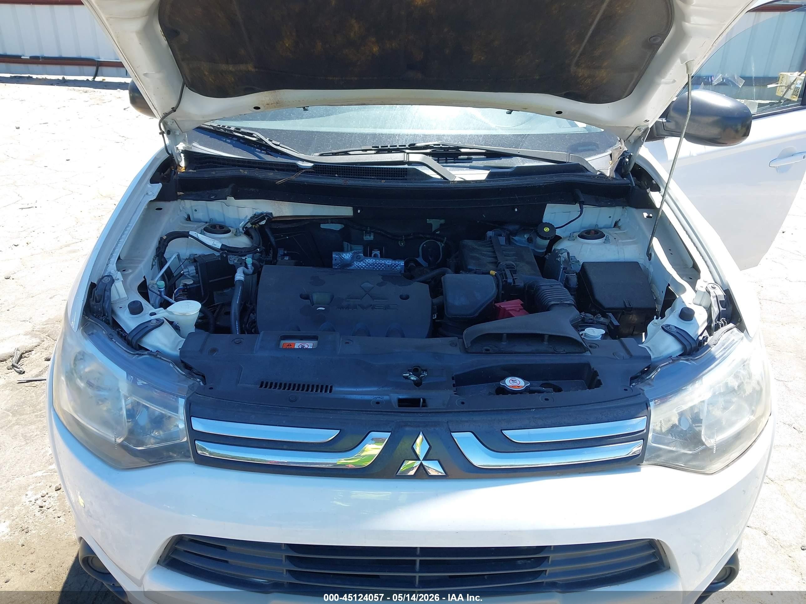 2014 Mitsubishi Outlander Es White vin: JA4AD2A38EZ007014