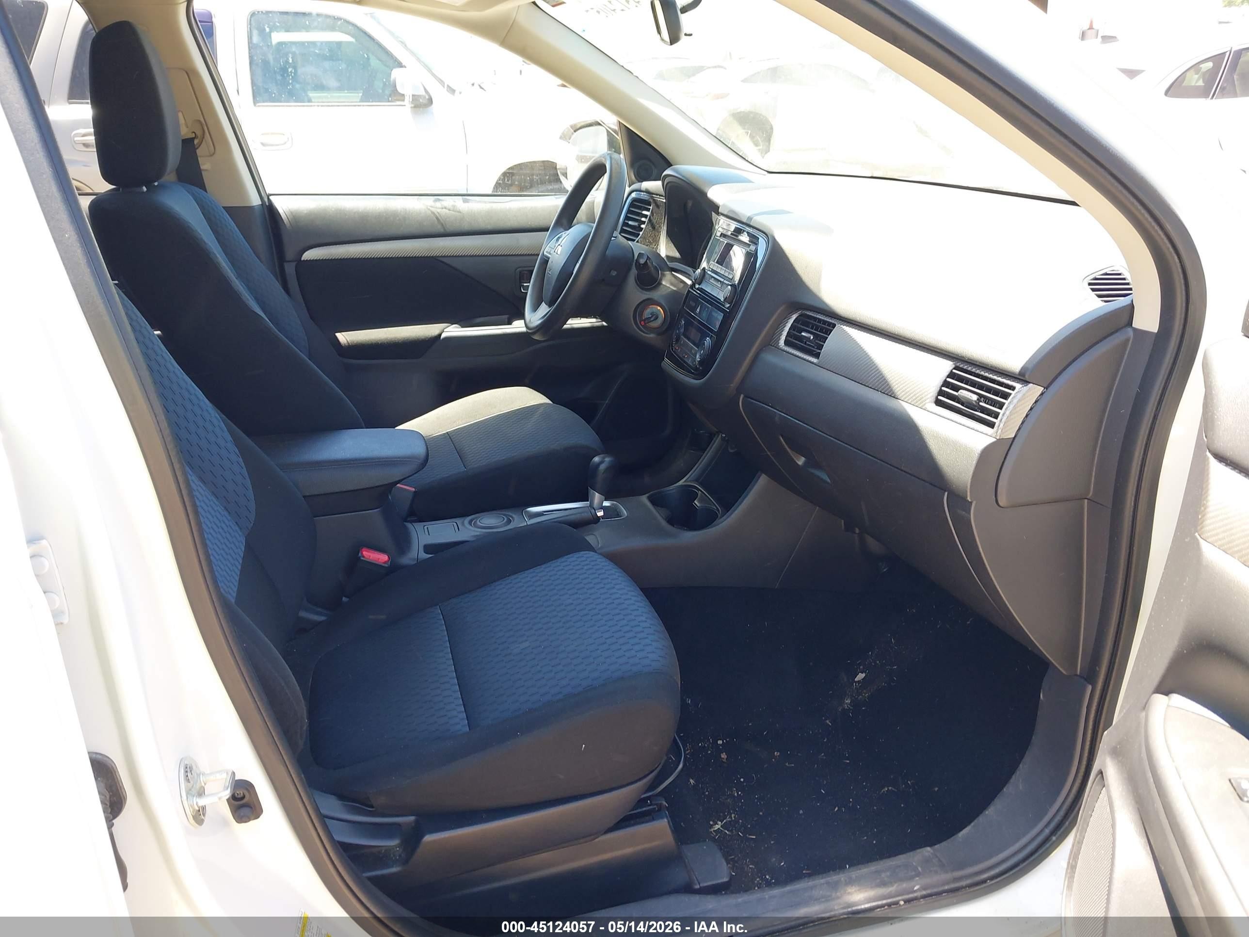 2014 Mitsubishi Outlander Es White vin: JA4AD2A38EZ007014