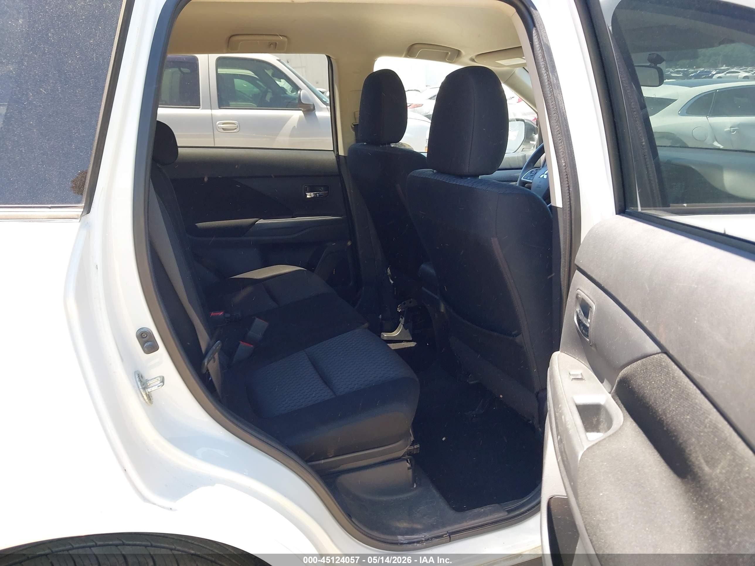 2014 Mitsubishi Outlander Es White vin: JA4AD2A38EZ007014