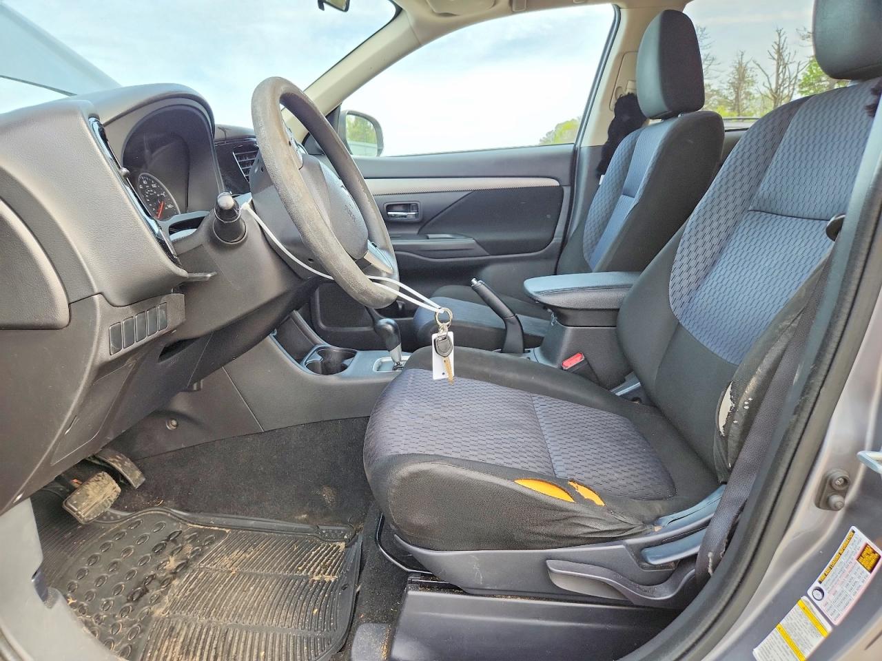 2014 Mitsubishi Outlander Es Silver vin: JA4AD2A39EZ009841