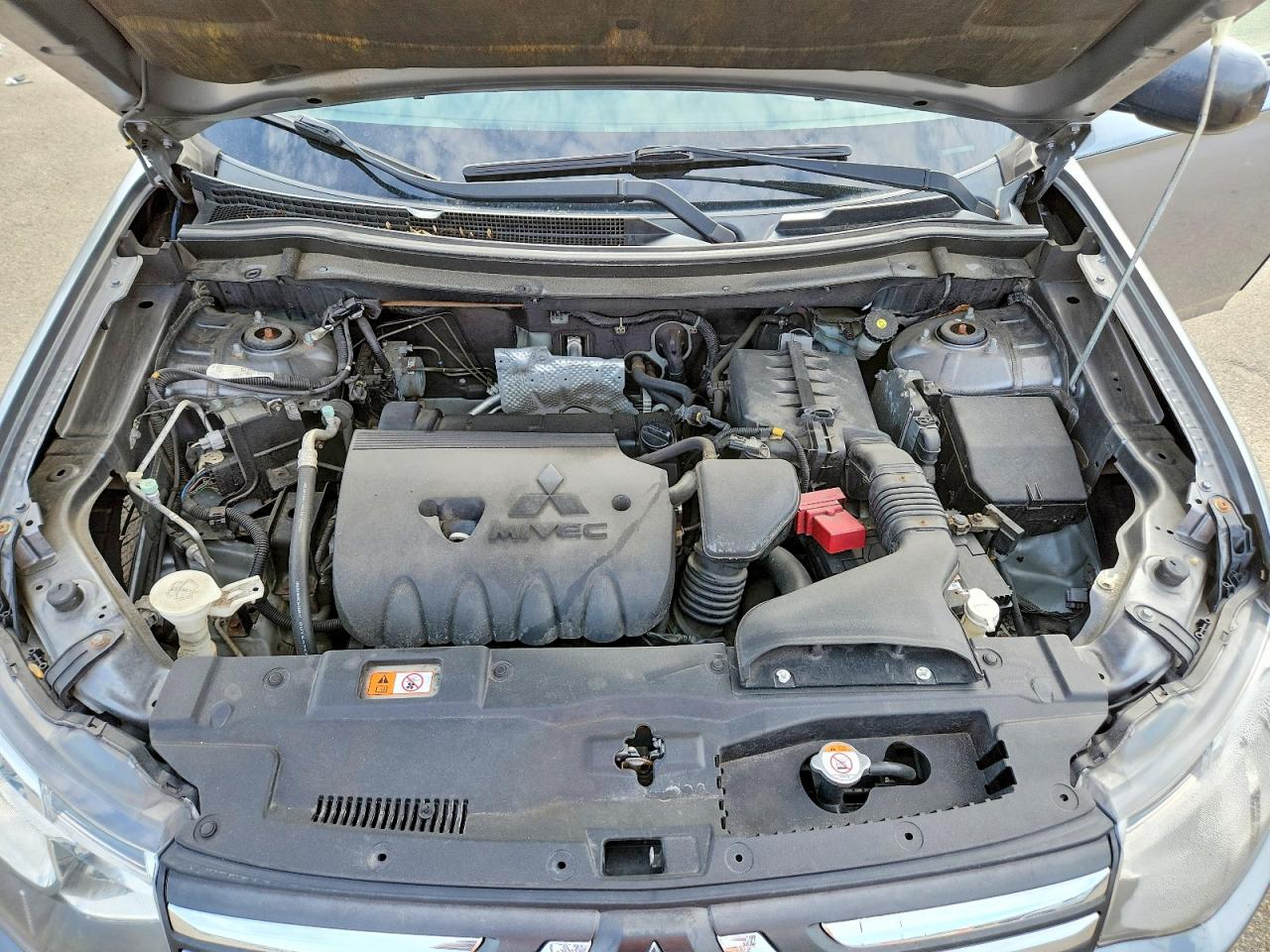 2014 Mitsubishi Outlander Es Silver vin: JA4AD2A39EZ009841
