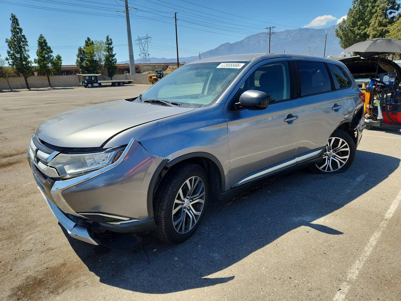 2017 Mitsubishi Outlander Es Silver vin: JA4AD2A39HZ040740