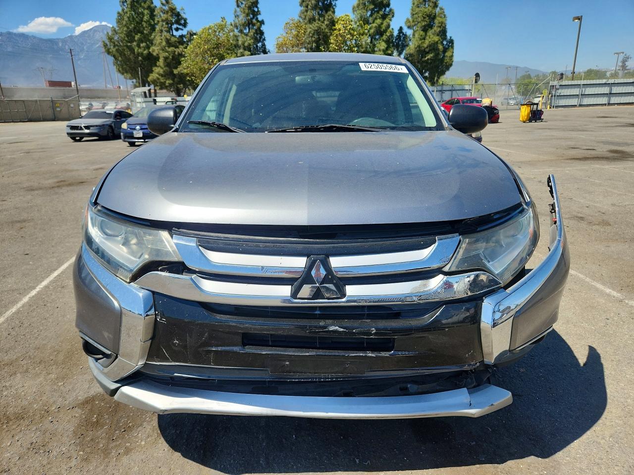 2017 Mitsubishi Outlander Es Silver vin: JA4AD2A39HZ040740