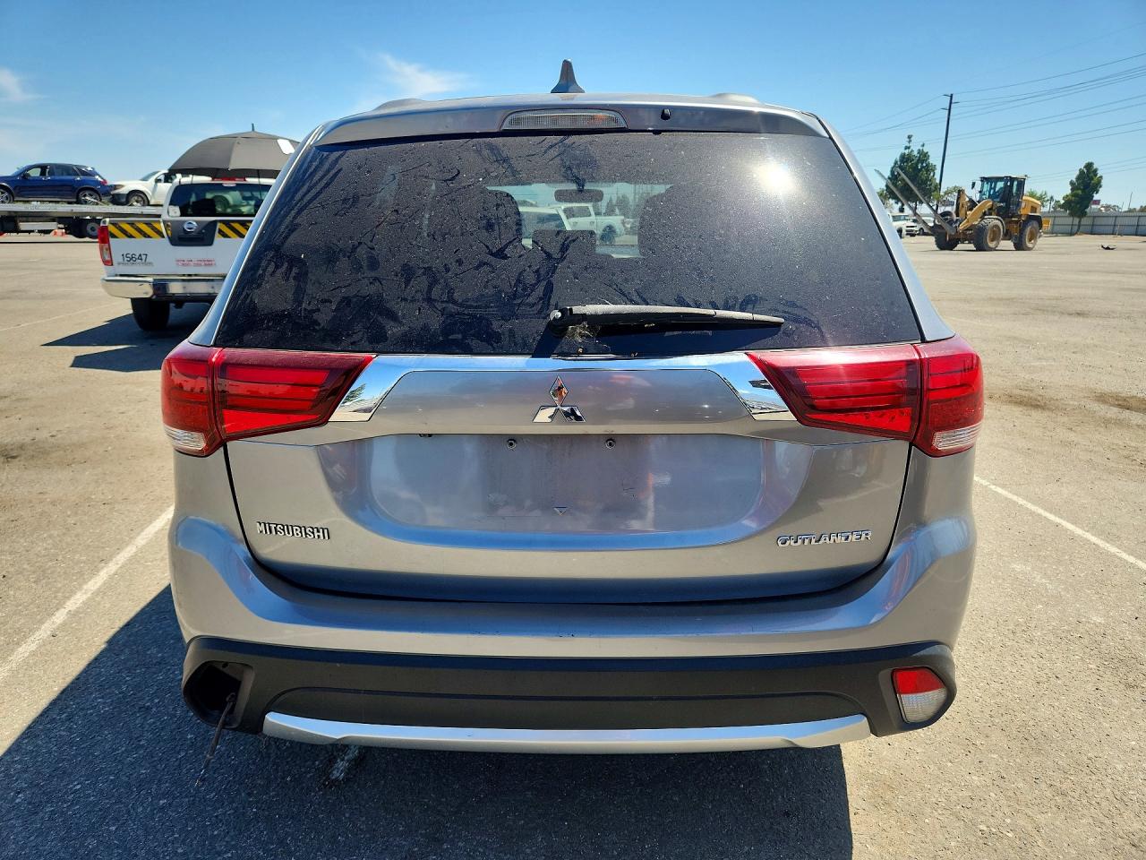 2017 Mitsubishi Outlander Es Silver vin: JA4AD2A39HZ040740